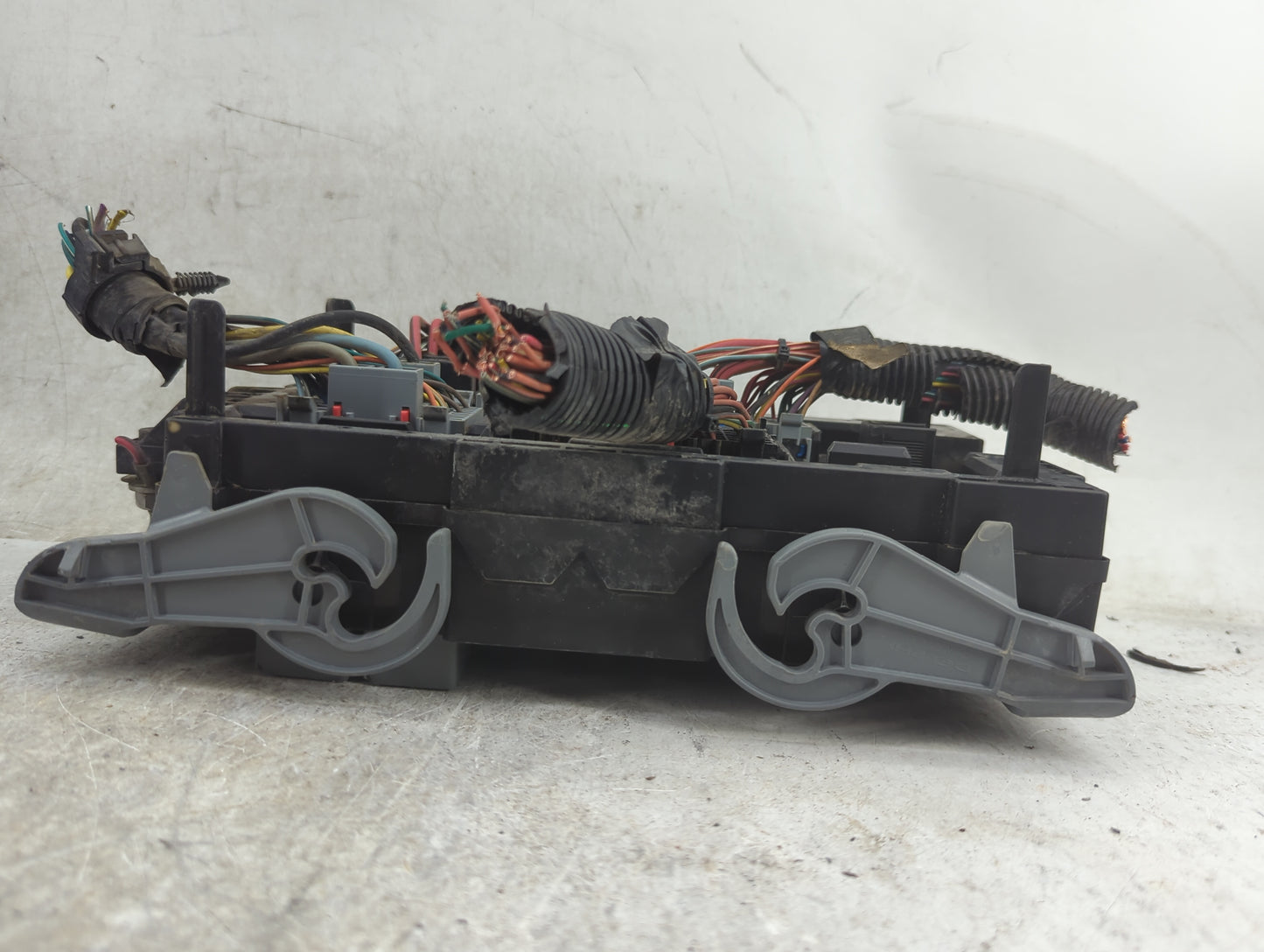 2007-2009 Chevrolet Suburban 1500 Fusebox Fuse Box Panel Relay Module Fits Fits 2007 2008 2009 OEM Used Auto Parts - Oemused