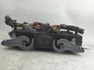 2007-2009 Chevrolet Suburban 1500 Fusebox Fuse Box Panel Relay Module Fits Fits 2007 2008 2009 OEM Used Auto Parts - Oemused