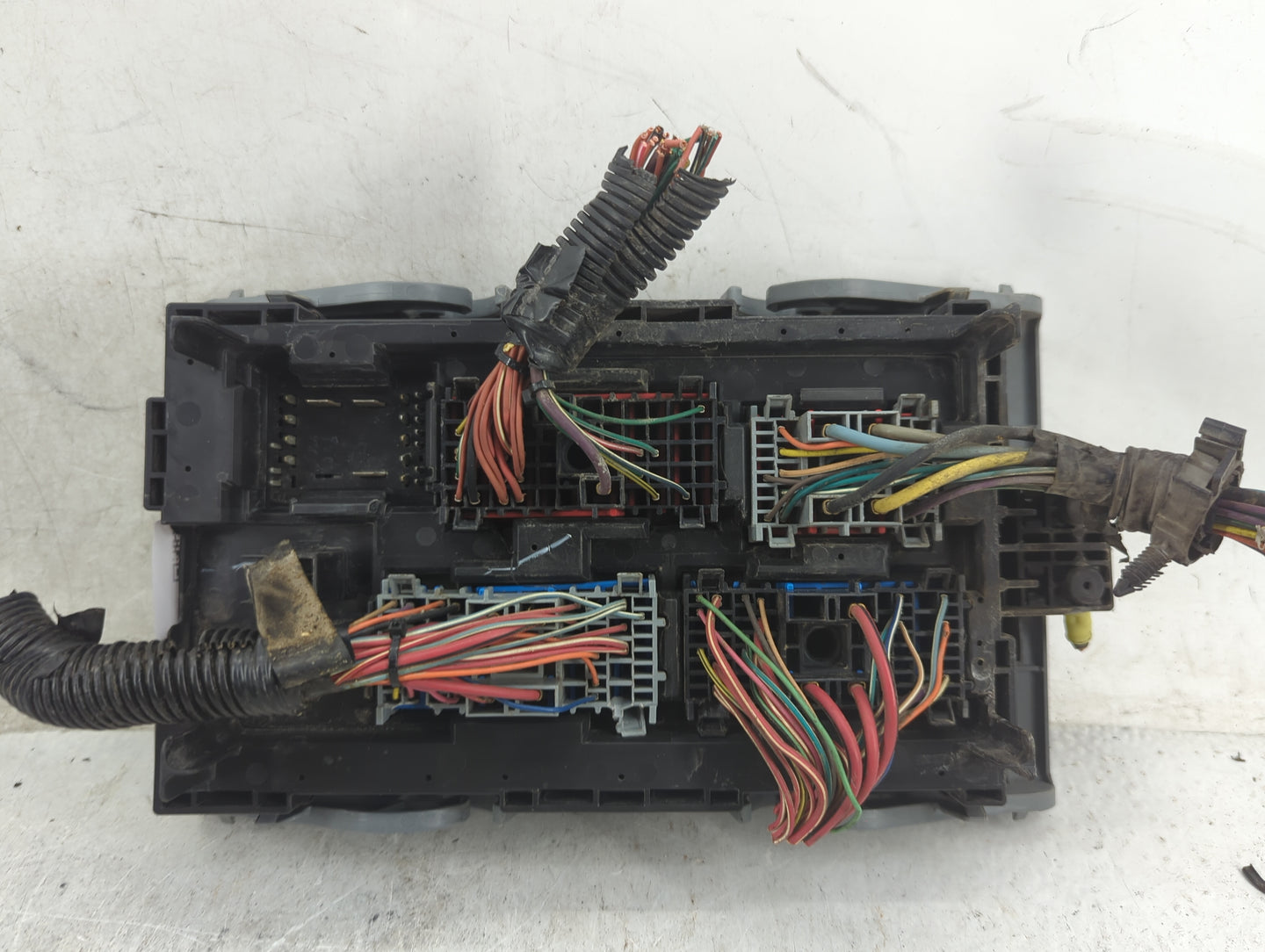 2007-2009 Chevrolet Suburban 1500 Fusebox Fuse Box Panel Relay Module Fits Fits 2007 2008 2009 OEM Used Auto Parts - Oemused