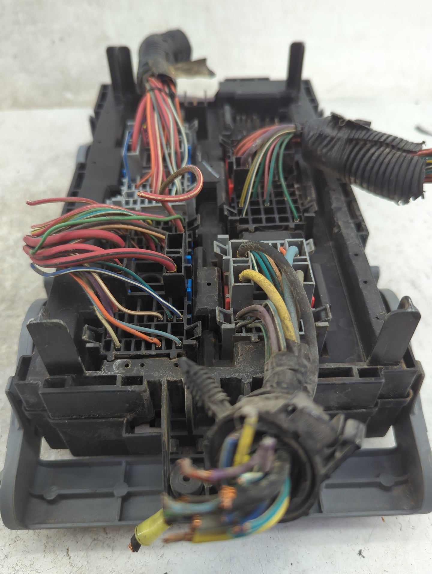 2007-2009 Chevrolet Suburban 1500 Fusebox Fuse Box Panel Relay Module Fits Fits 2007 2008 2009 OEM Used Auto Parts - Oemused