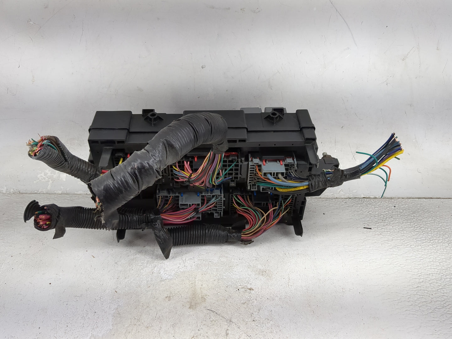 2007-2009 Chevrolet Suburban 1500 Fusebox Fuse Box Panel Relay Module P/N:15092625_02 15483114, 15488631 Fits Fits 2007 2008