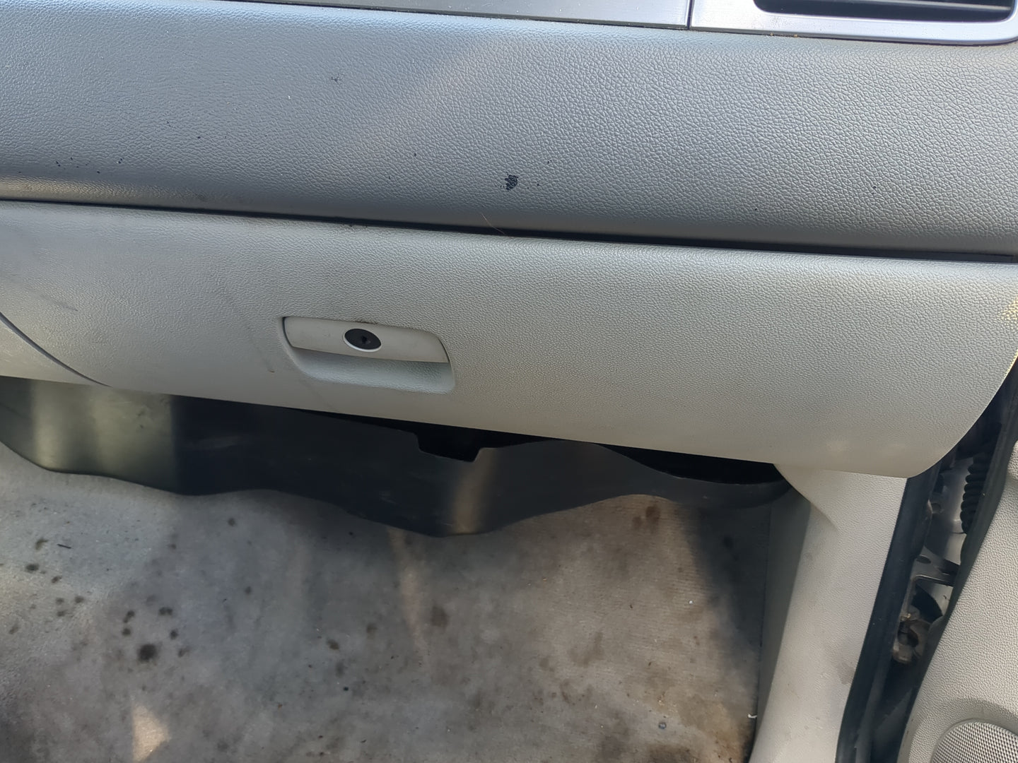 2007 Chevrolet Tahoe Passenger Glove Box Door Storage Compartment - Oemusedautoparts1.com