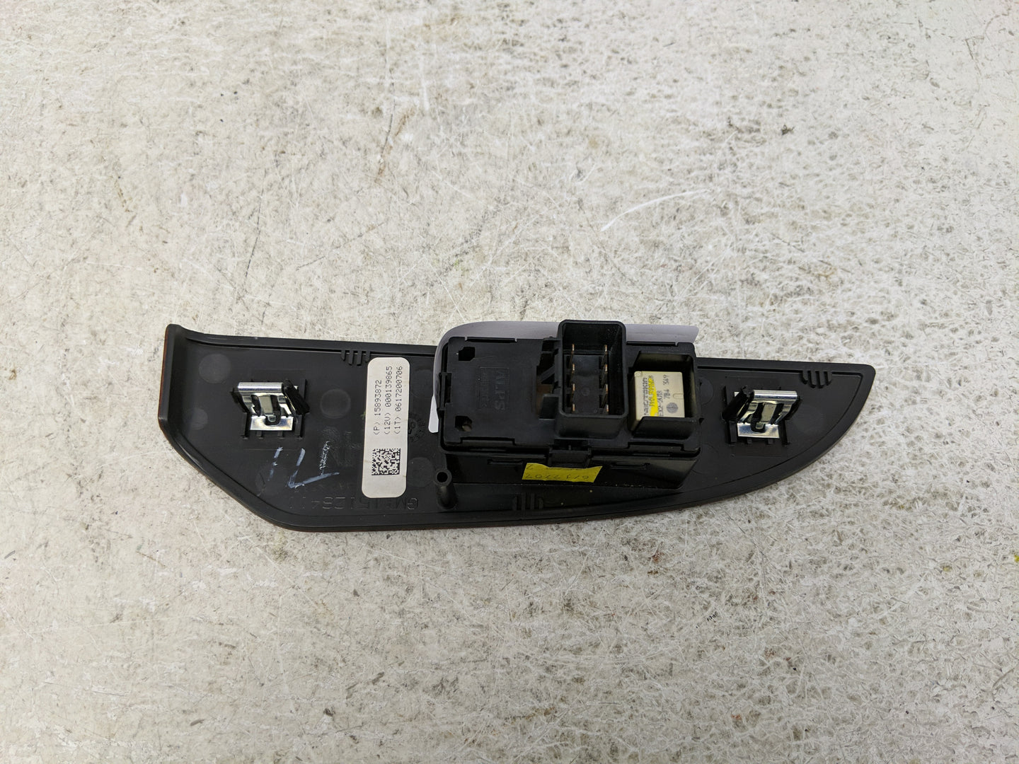 2007-2014 Chevrolet Tahoe Master Power Window Switch Replacement Driver Side Left P/N: Fits OEM Used Auto Parts - Oemusedaut