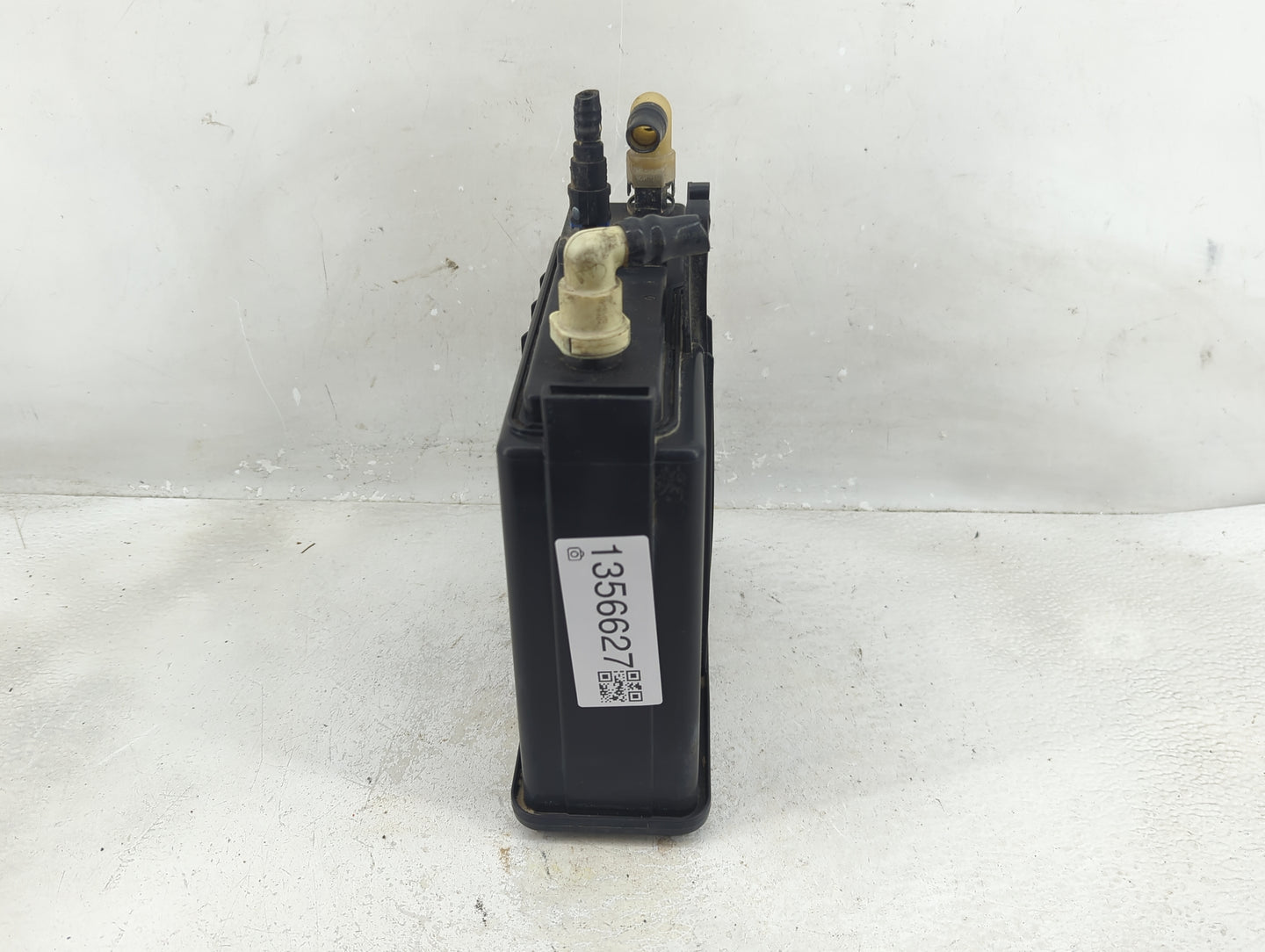 2007 Chevrolet Tahoe Fuel Vapor Charcoal Canister - Oemusedautoparts1.com