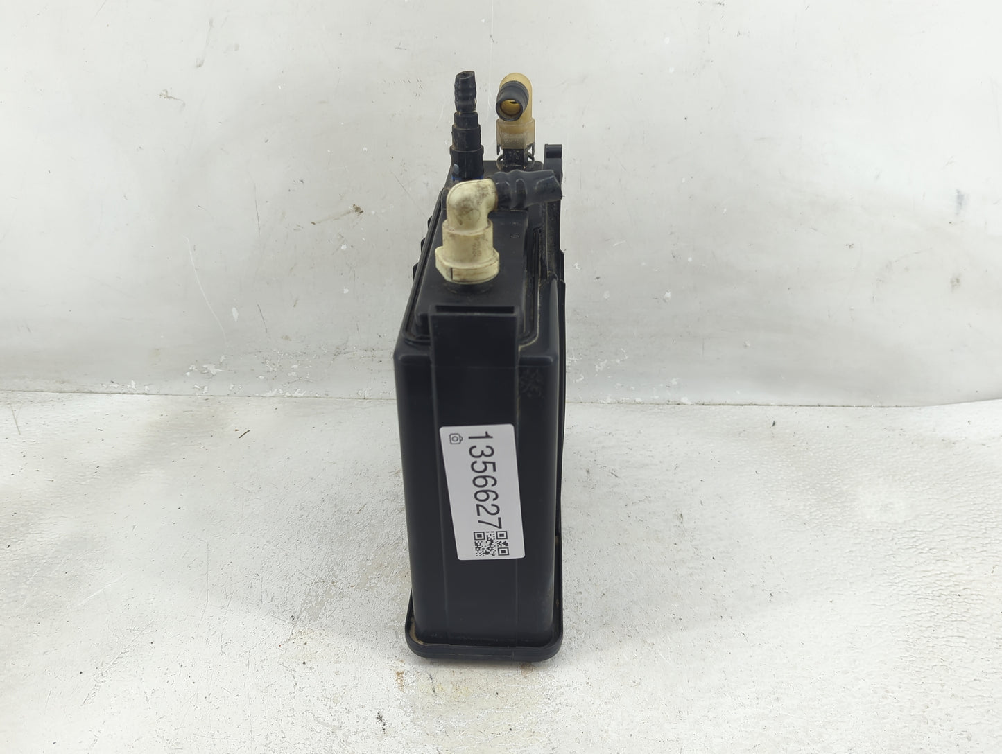 2007 Chevrolet Tahoe Fuel Vapor Charcoal Canister - Oemusedautoparts1.com