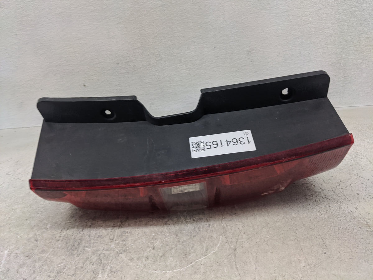 2007-2014 Chevrolet Tahoe Rear Center Lid Brake Light Tail Light - Oemusedautoparts1.com