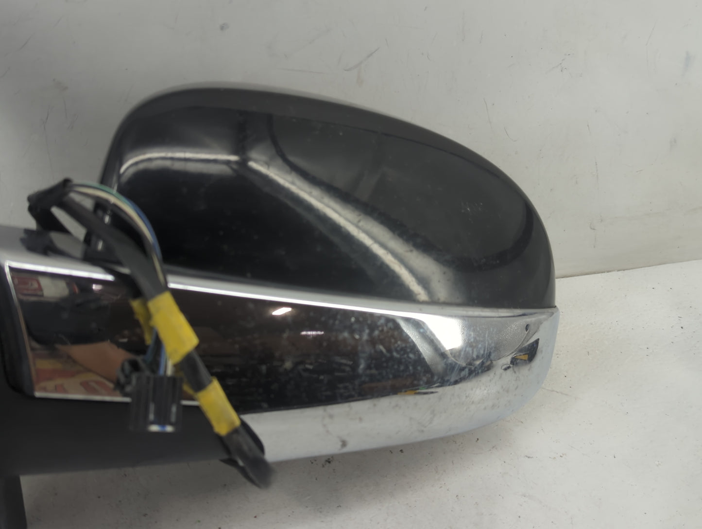 2007-2014 Chevrolet Tahoe Driver Side View Mirror - Left Door Mirror OEM Used - Oemusedautoparts1.com