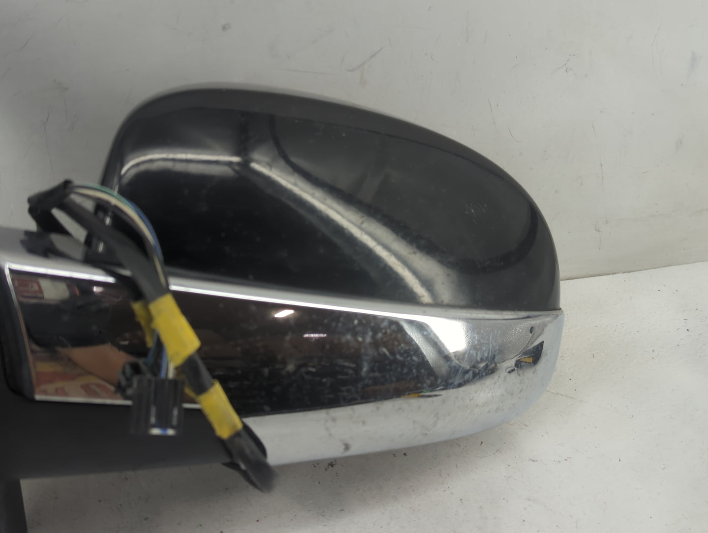 2007-2014 Chevrolet Tahoe Driver Side View Mirror - Left Door Mirror OEM Used - Oemusedautoparts1.com