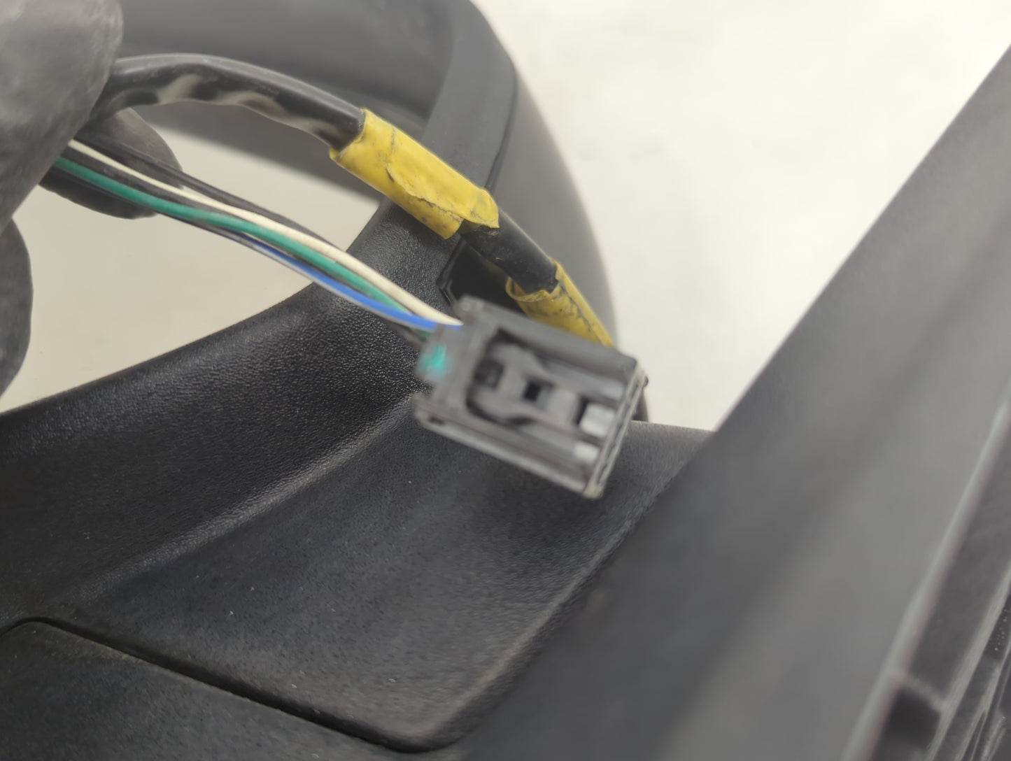 2007-2014 Chevrolet Tahoe Driver Side View Mirror - Left Door Mirror OEM Used - Oemusedautoparts1.com