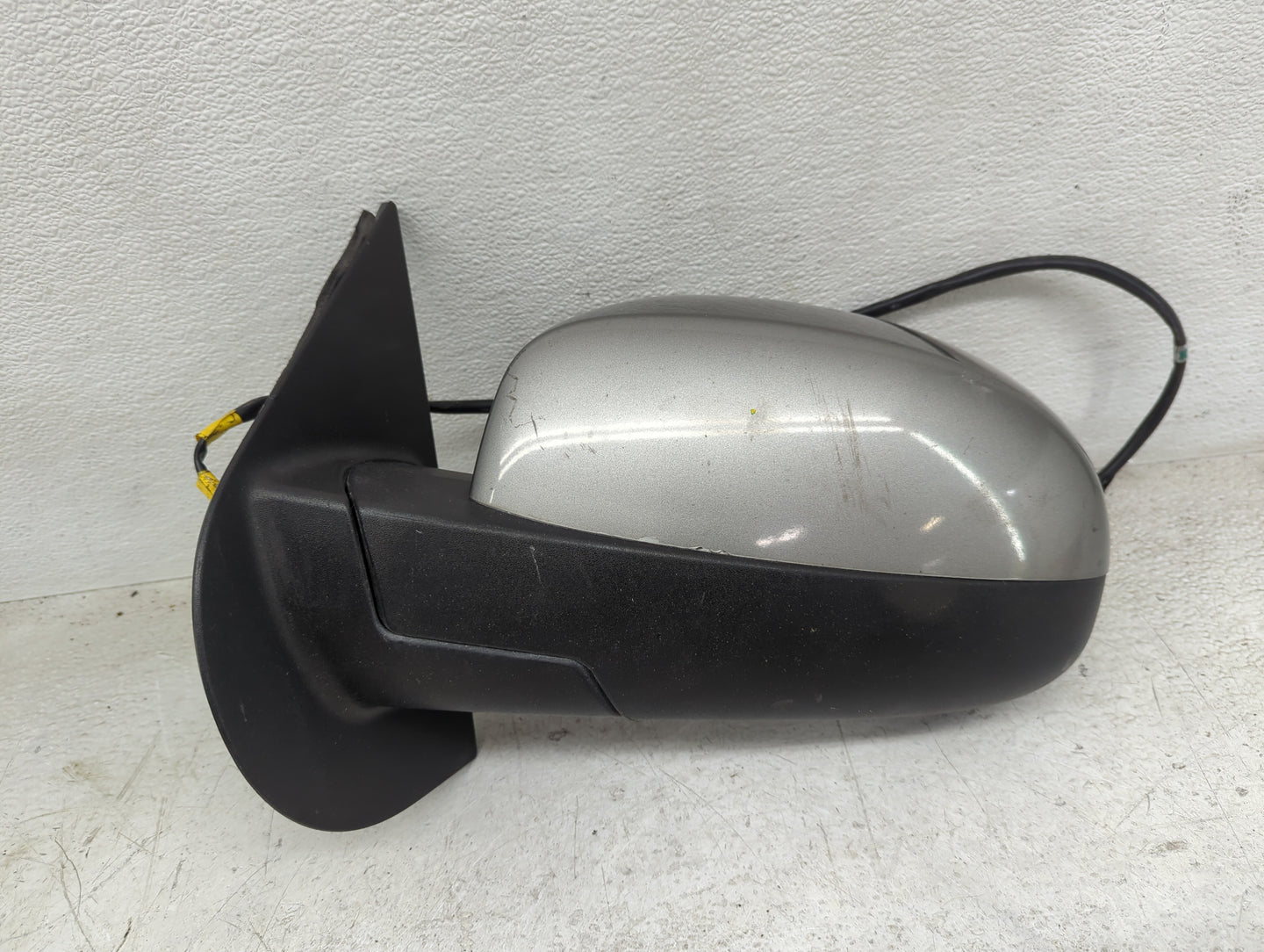 2007-2014 Chevrolet Tahoe Driver Side View Mirror - Left Door Mirror OEM Used - Oemusedautoparts1.com