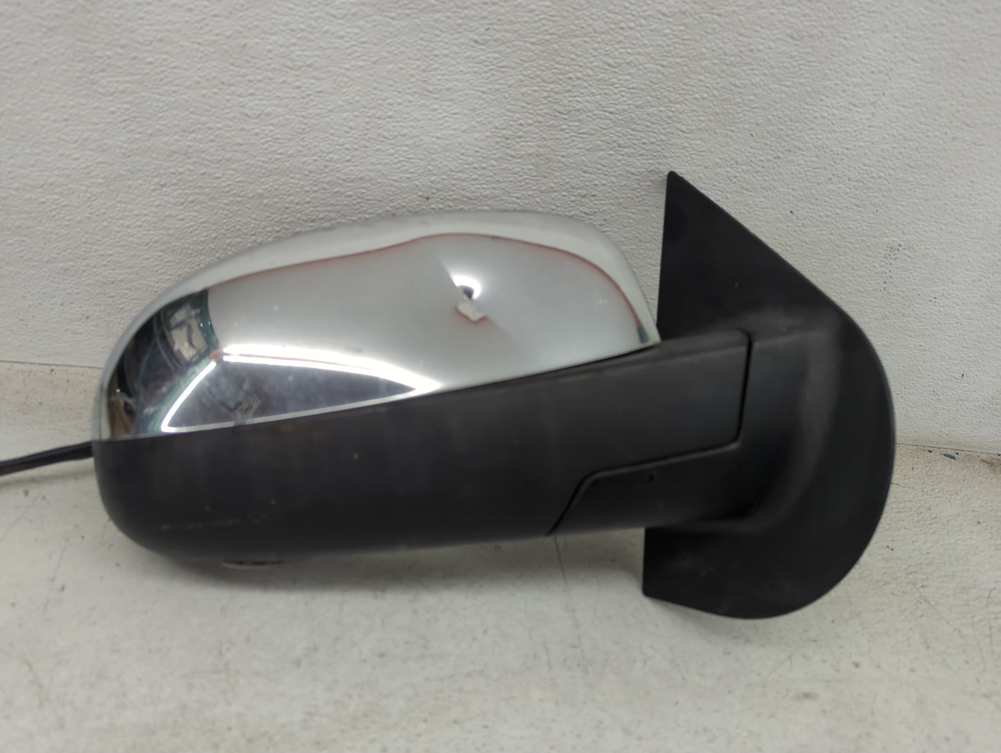 2007-2008 Chevrolet Tahoe Passenger Side View Mirror - Right Door Mirror OEM Used - Oemusedautoparts1.com