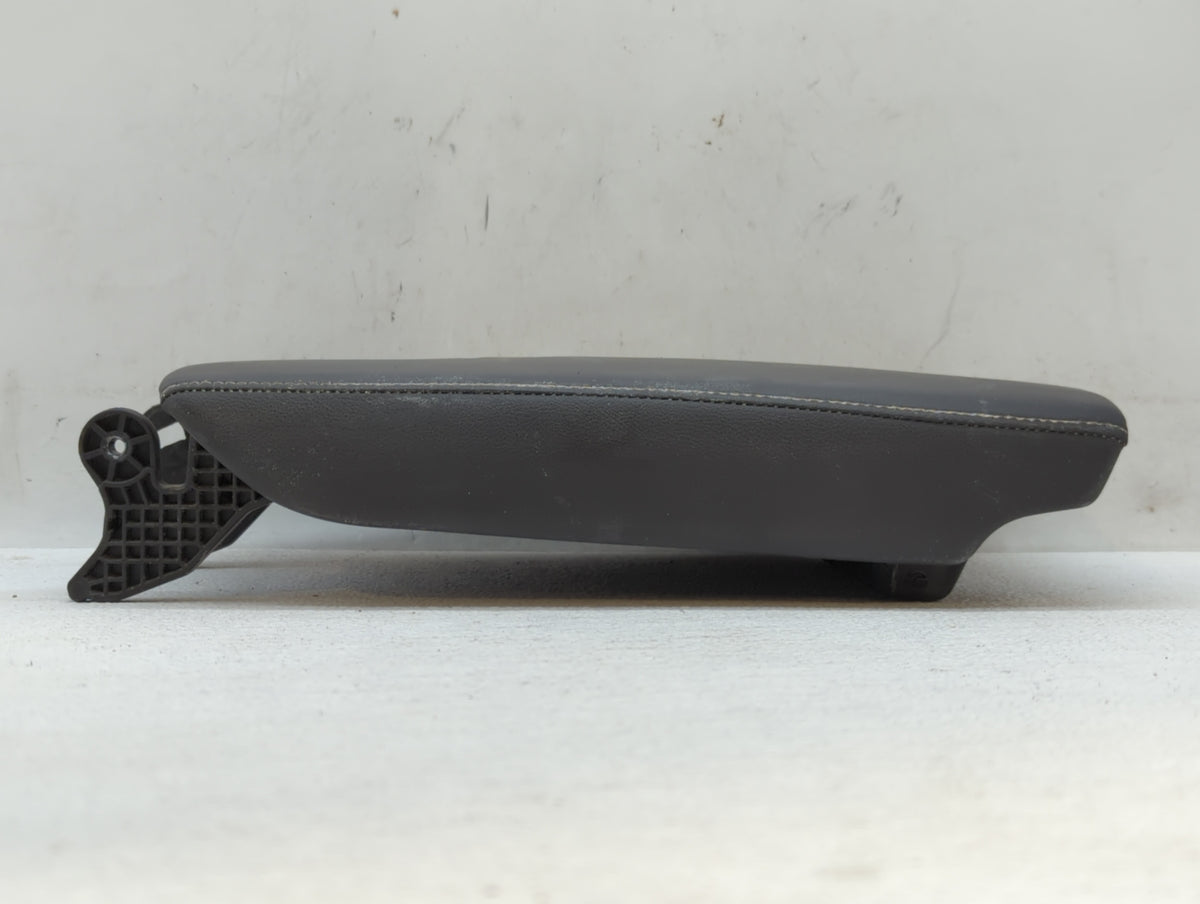 2007 Chevrolet Tahoe Center Console Armrest Cover Lid Black - Oemusedautoparts1.com