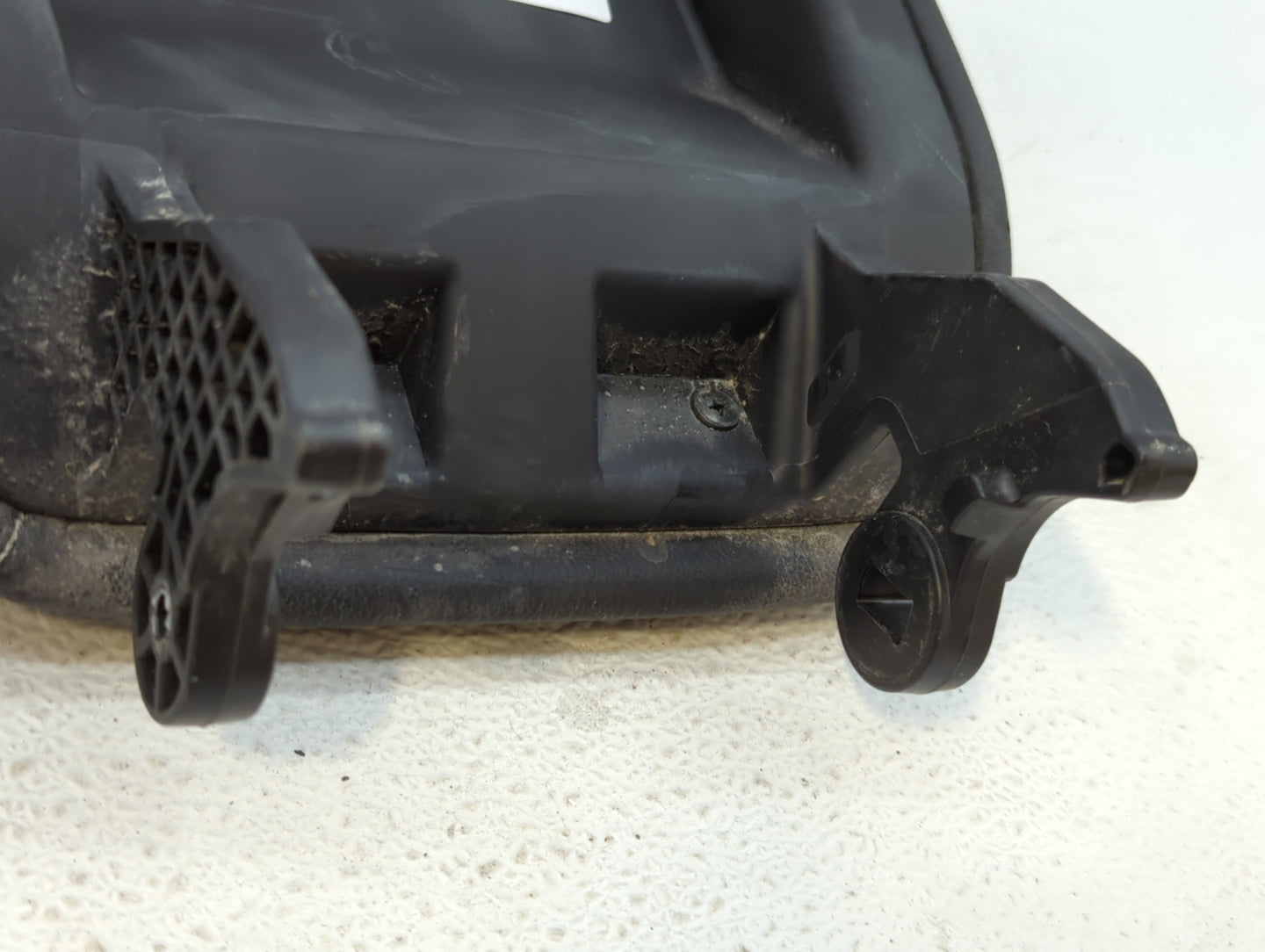 2007 Chevrolet Tahoe Center Console Armrest Cover Lid Black - Oemusedautoparts1.com