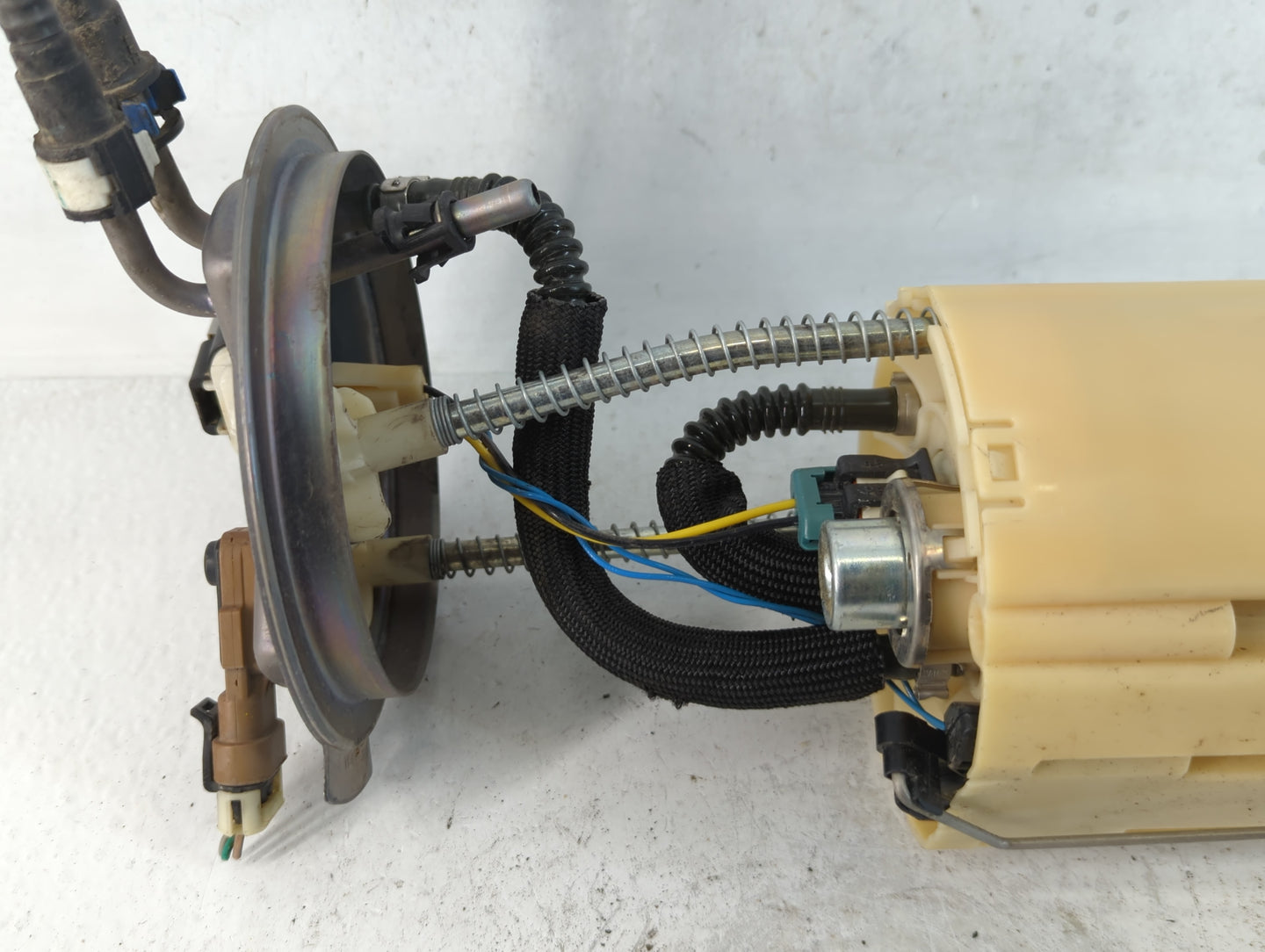 2007-2007 Chevrolet Tahoe Electrical Gas Fuel Pump Assembly - Oemusedautoparts1.com