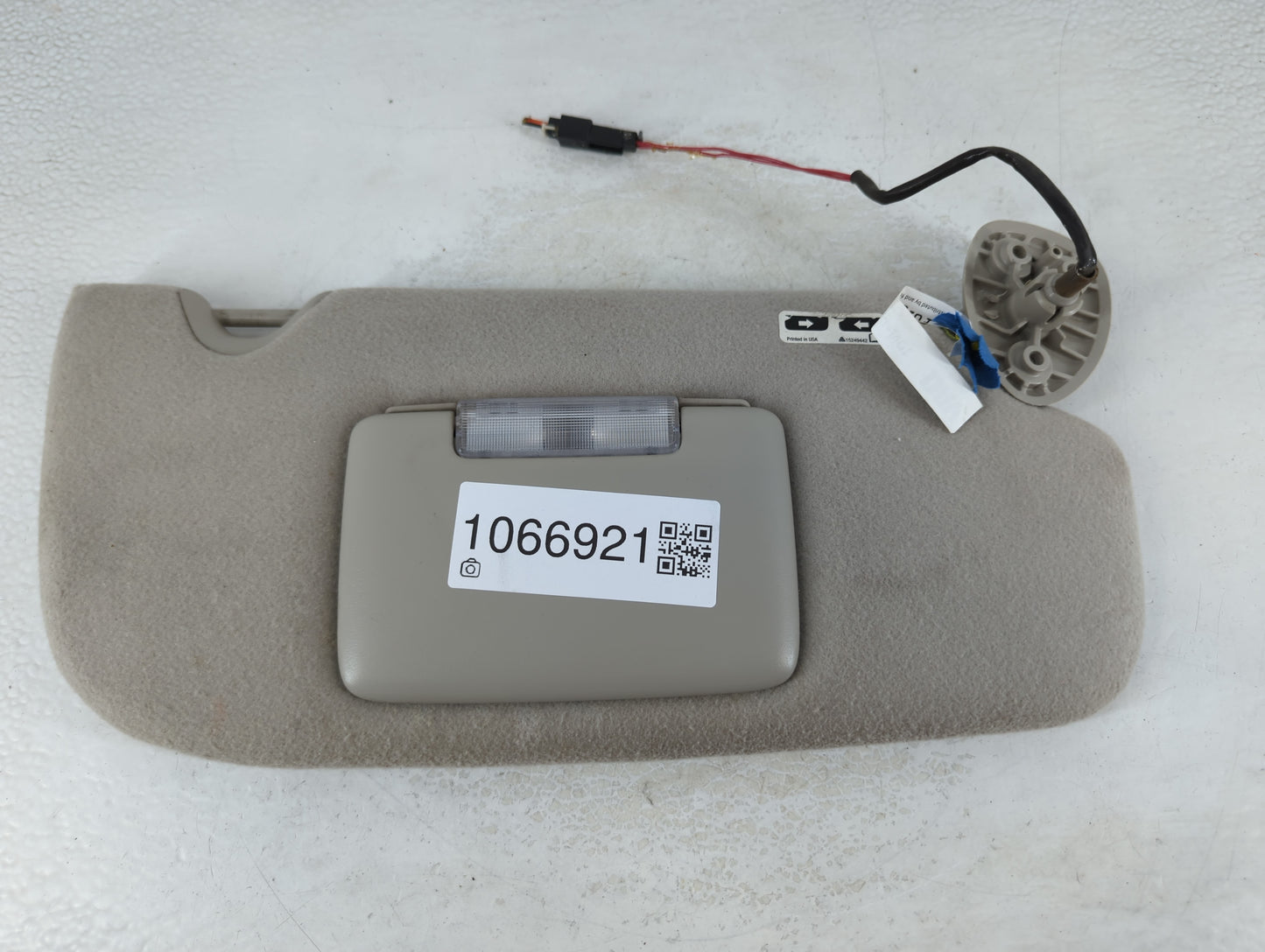 2005-2007 Chevrolet Trailblazer Sun Visor Shade Replacement Passenger Right Mirror Fits Fits 2005 2006 2007 OEM Used Auto Pa