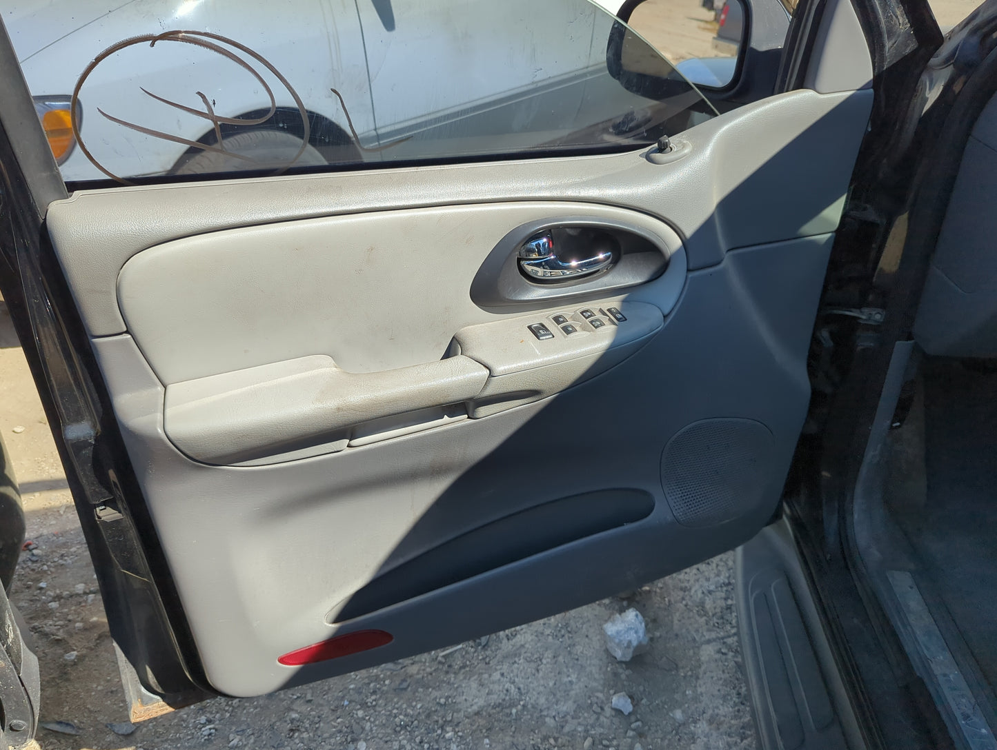 2007 Chevrolet Trailblazer Front Left Driver Interior Door Panel Trim - Oemusedautoparts1.com