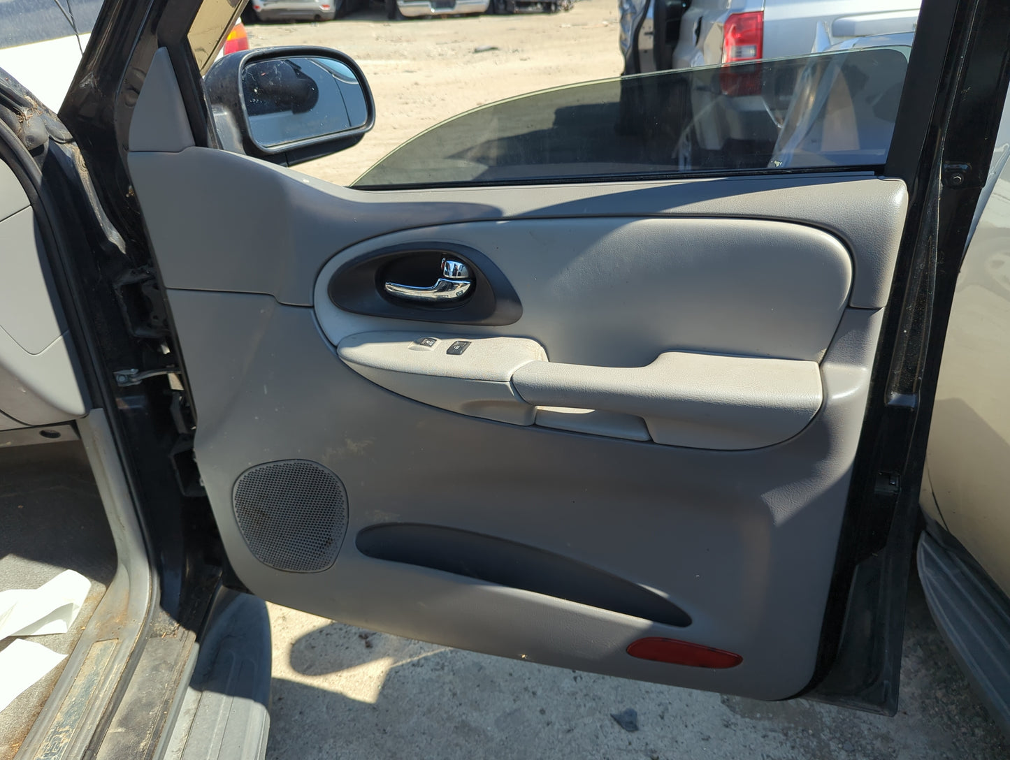 Door Panels 2007 CHEVROLET TRAILBLAZER - Oemusedautoparts1.com