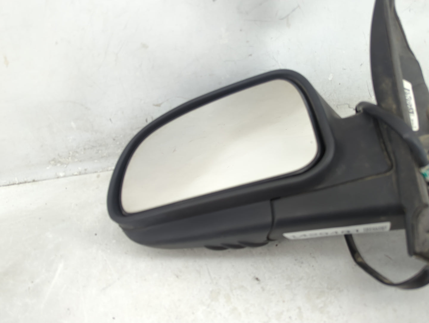 2006-2009 Chevrolet Trailblazer Driver Side View Mirror - Left Door Mirror OEM Used - Oemusedautoparts1.com