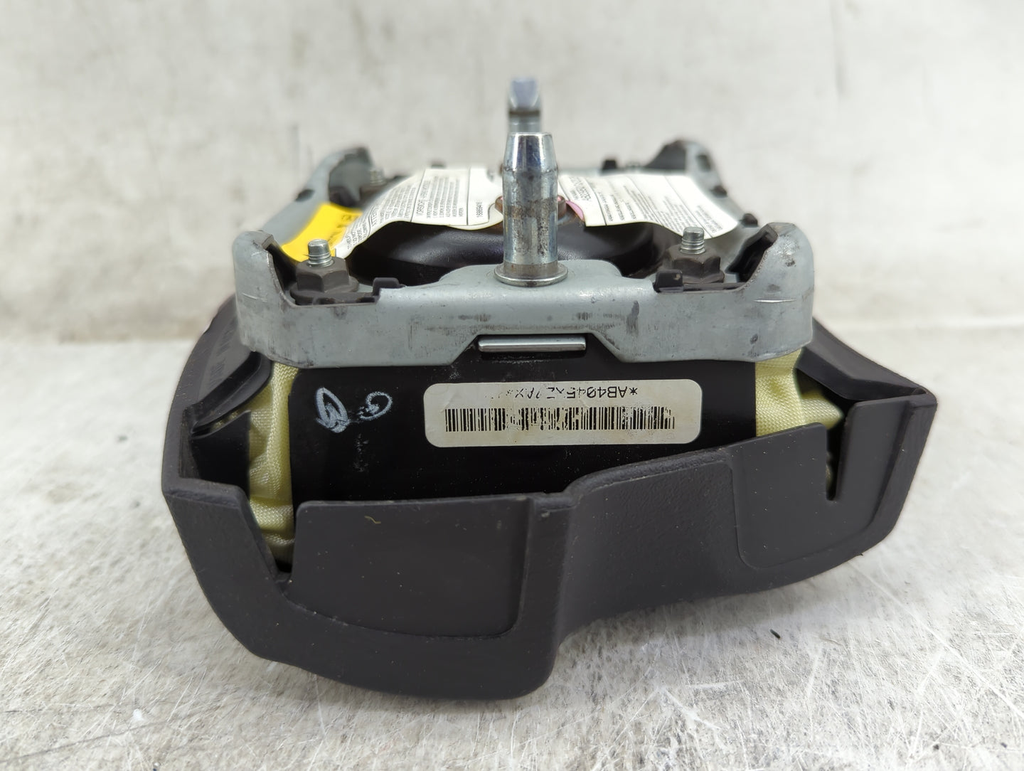 2006 Chevrolet Trailblazer Air Bag Driver Left Steering Wheel Mounted - Oemusedautoparts1.com