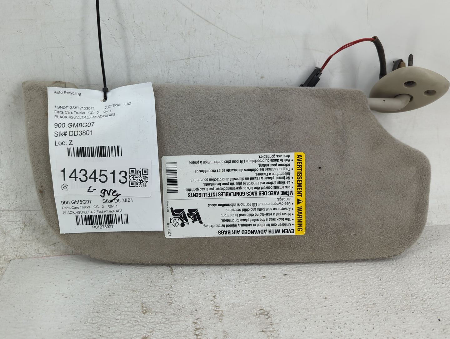2007 Chevrolet Trailblazer Sun Visor Shade Replacement Driver Left Mirror Fits OEM Used Auto Parts - Oemusedautoparts1.com