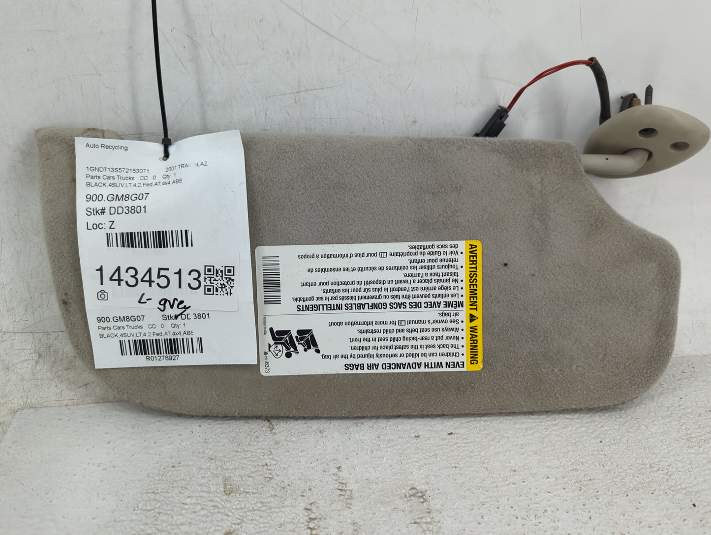 2007 Chevrolet Trailblazer Sun Visor Shade Replacement Driver Left Mirror Fits OEM Used Auto Parts - Oemusedautoparts1.com