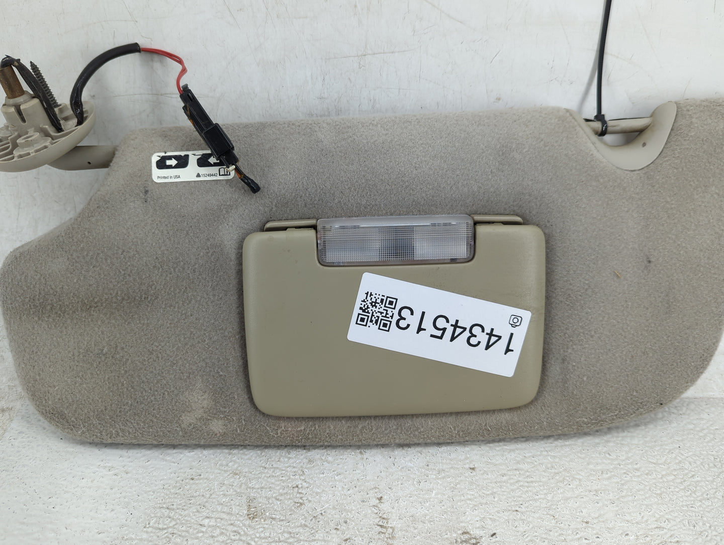 2007 Chevrolet Trailblazer Sun Visor Shade Replacement Driver Left Mirror Fits OEM Used Auto Parts - Oemusedautoparts1.com