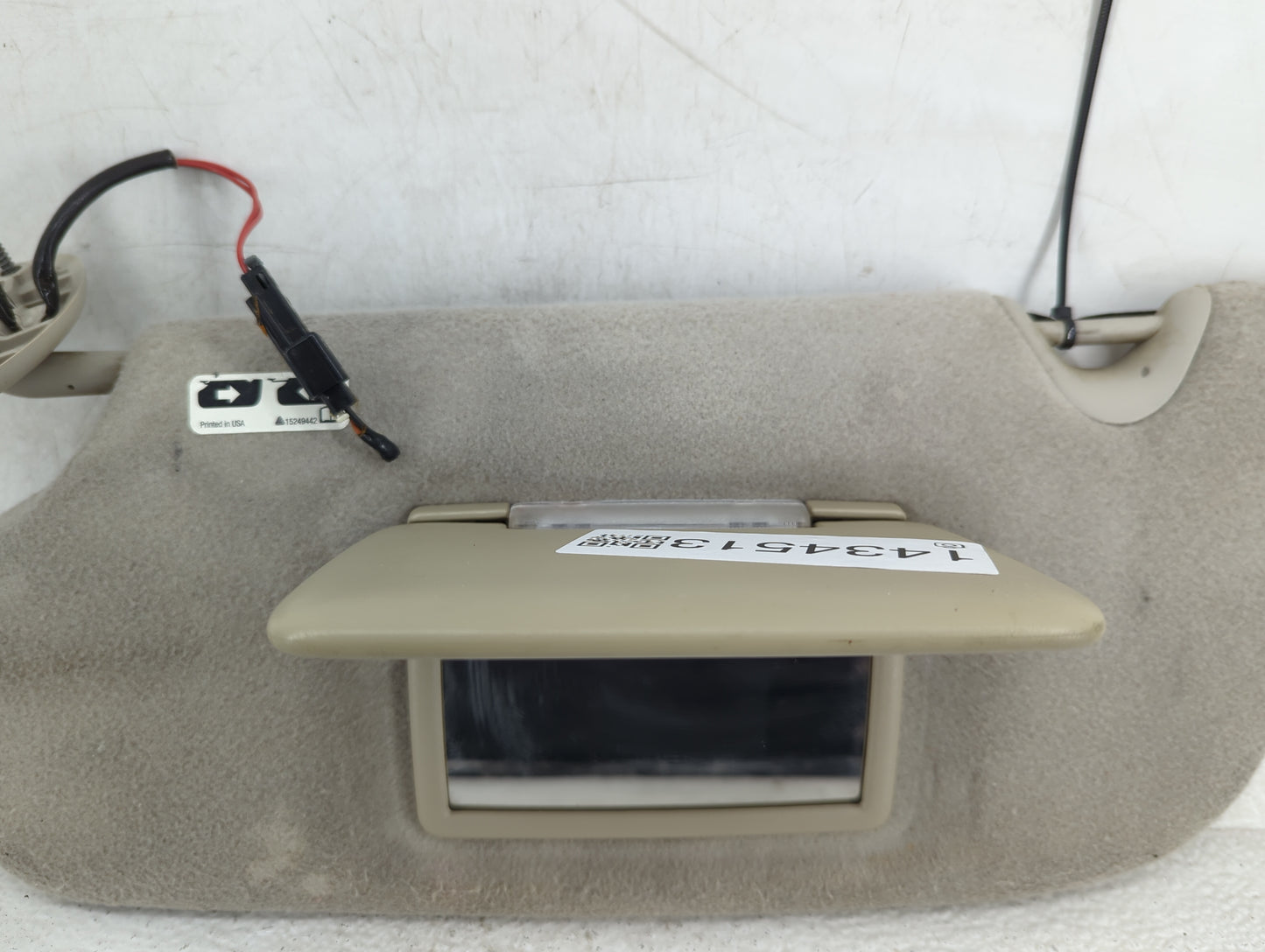 2007 Chevrolet Trailblazer Sun Visor Shade Replacement Driver Left Mirror Fits OEM Used Auto Parts - Oemusedautoparts1.com