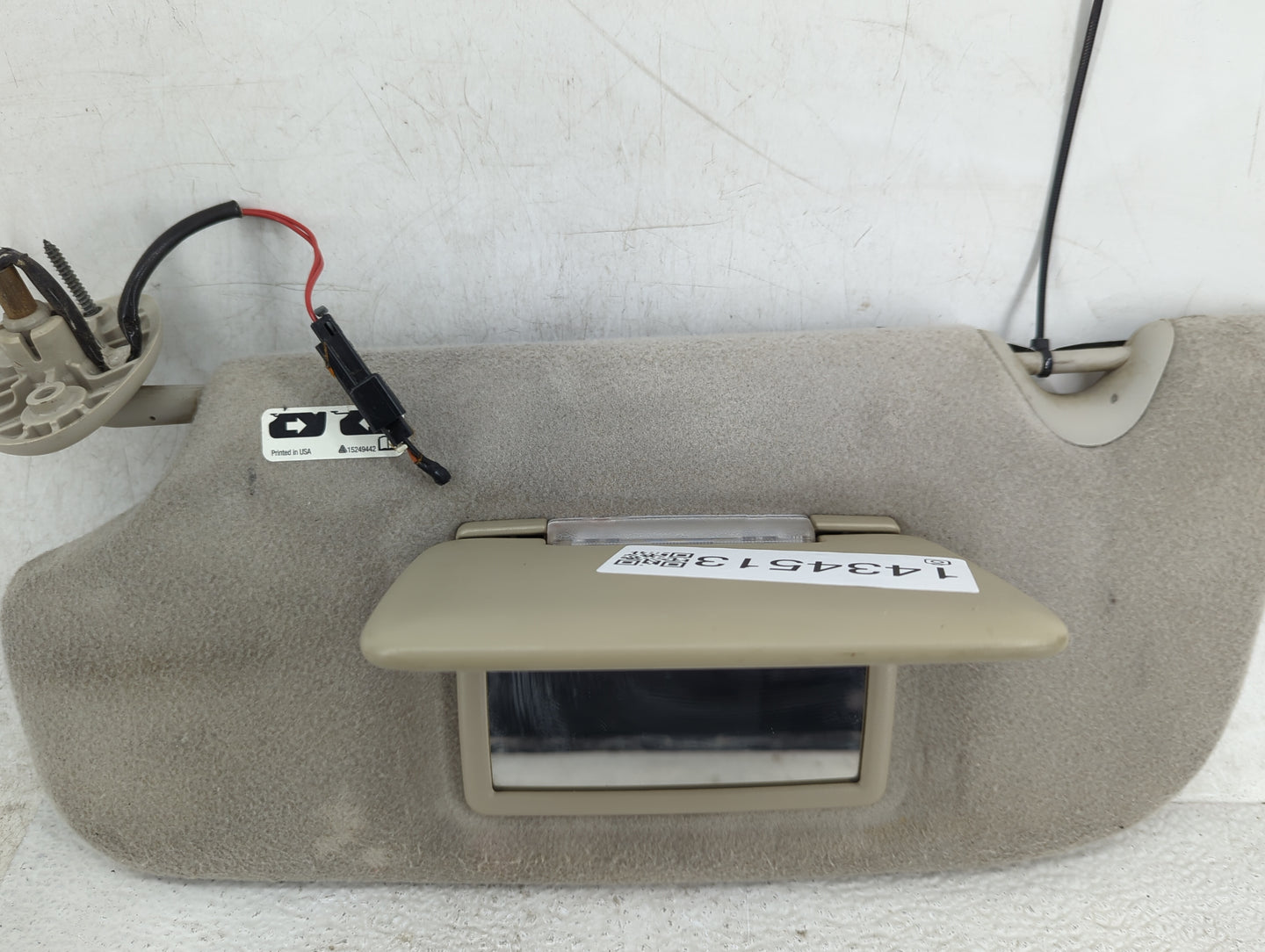 2007 Chevrolet Trailblazer Sun Visor Shade Replacement Driver Left Mirror Fits OEM Used Auto Parts - Oemusedautoparts1.com