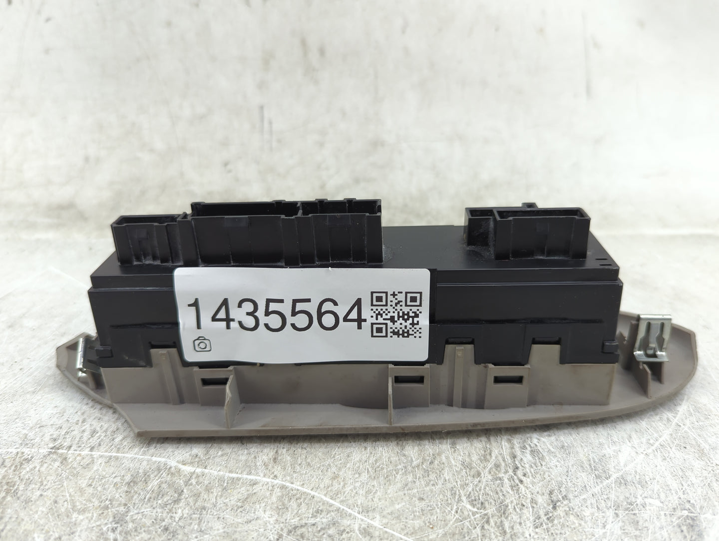 2005-2009 Chevrolet Trailblazer Master Power Window Switch Replacement Driver Side Left P/N:15829905 Fits OEM Used Auto Part