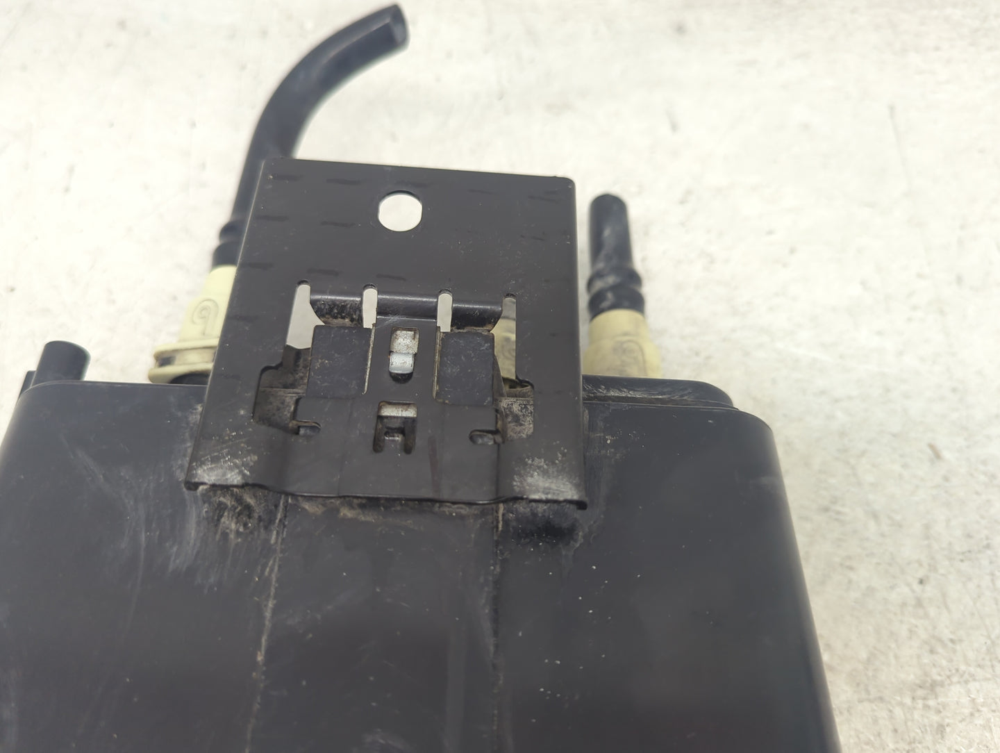 2007 Chevrolet Trailblazer Fuel Vapor Charcoal Canister - Oemusedautoparts1.com
