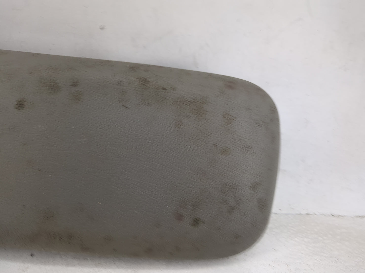 2007 Chevrolet Trailblazer Center Console Armrest Cover Lid Fits OEM Used Auto Parts - Oemusedautoparts1.com
