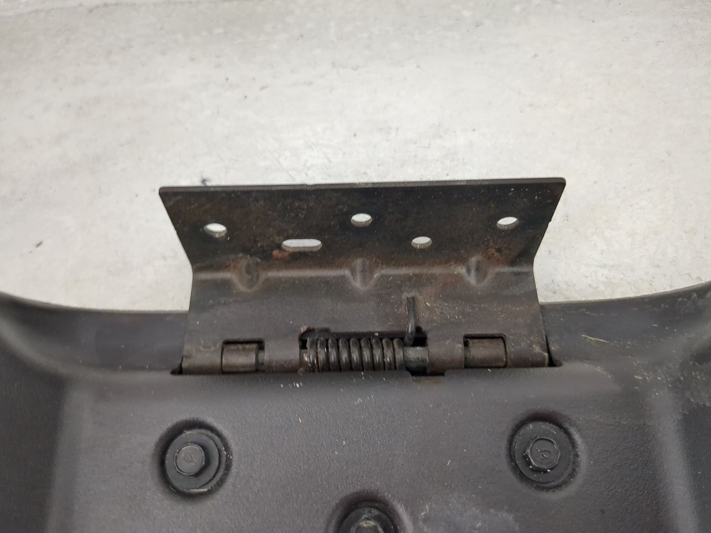 2007 Chevrolet Trailblazer Center Console Armrest Cover Lid Fits OEM Used Auto Parts - Oemusedautoparts1.com