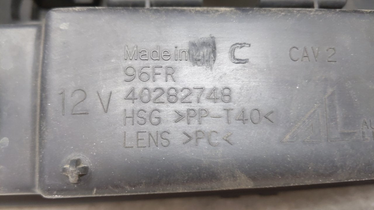 2002 Chevrolet Trailblazer Passenger Right Oem Head Light Headlight Lamp - Oemusedautoparts1.com