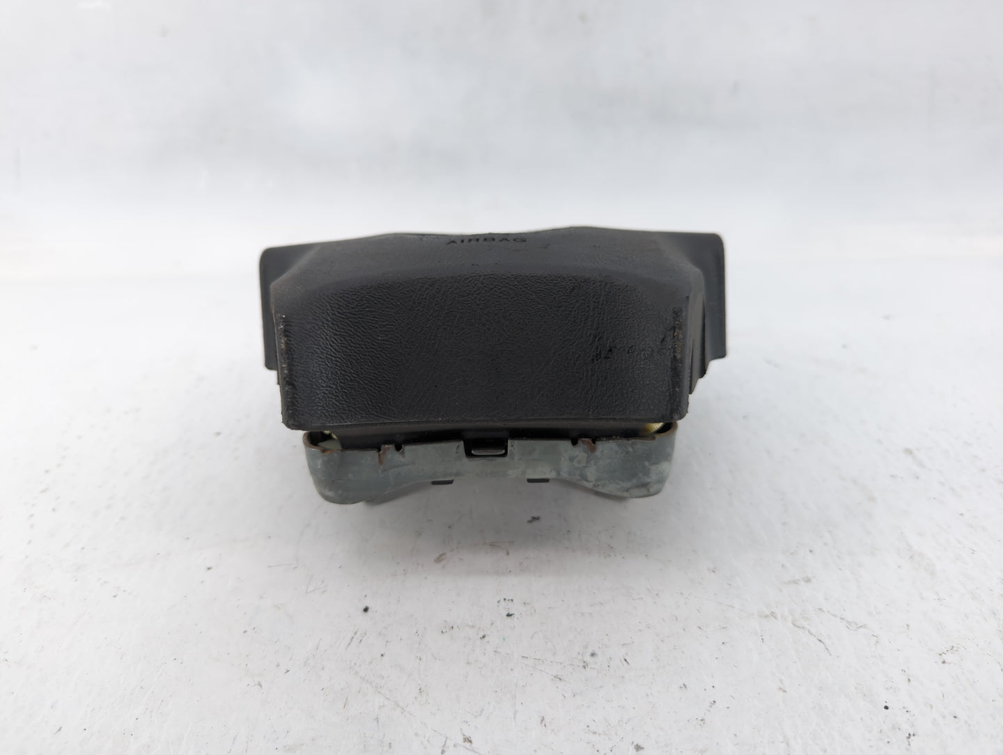 2005-2009 Chevrolet Trailblazer Air Bag Driver Left Knee OEM P/N:AB2395Q1GV23VD Fits Fits 2005 2006 2007 2008 2009 OEM Used 