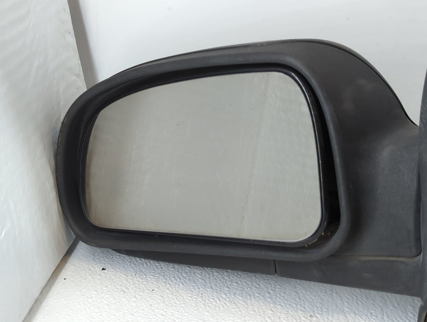 2002 Chevrolet Trailblazer Passenger Right Side View Manual Door Mirror - Oemusedautoparts1.com