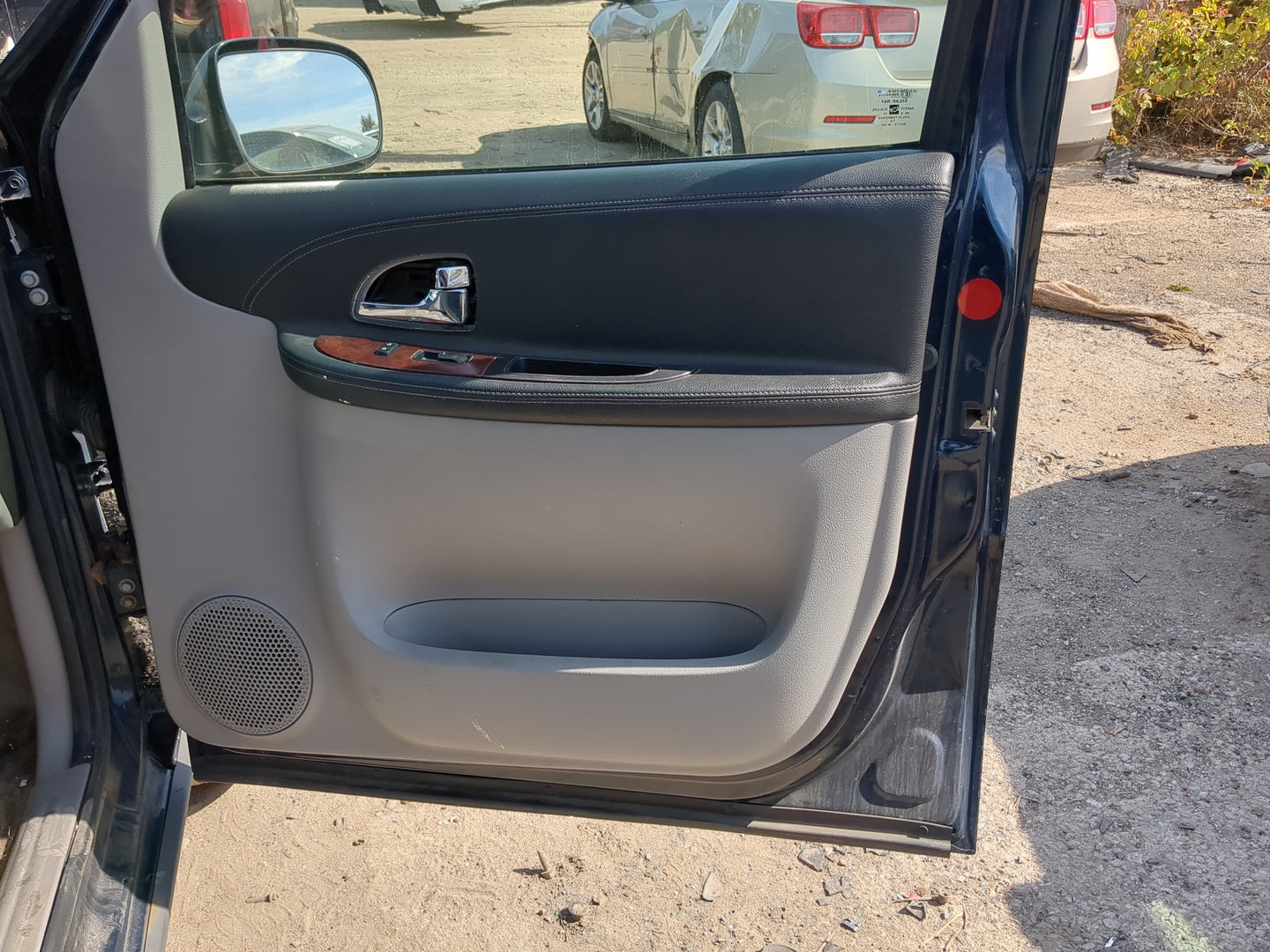 2007 Chevrolet Uplander Front Right Passenger Interior Door Panel Trim - Oemusedautoparts1.com