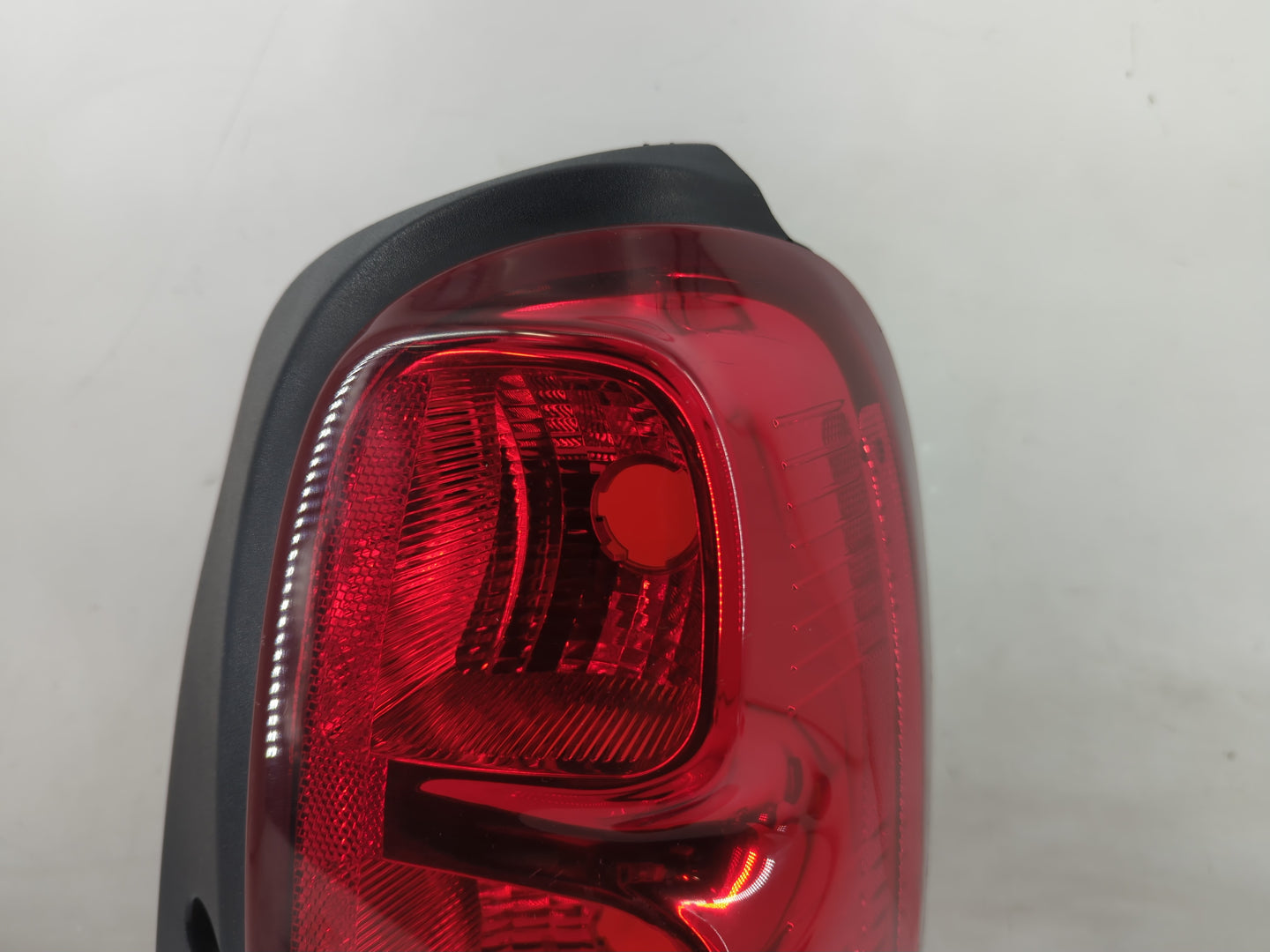 2007 Chevrolet Uplander Tail Light Assembly Passenger Right OEM P/N:249720 Fits OEM Used Auto Parts - Oemusedautoparts1.com