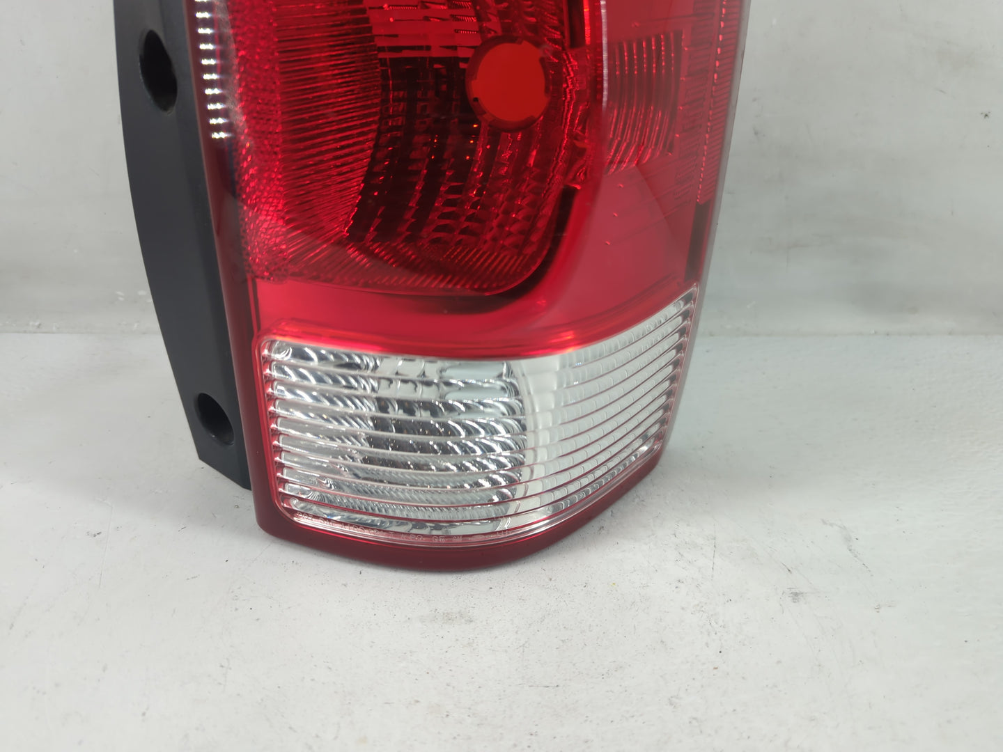 2007 Chevrolet Uplander Tail Light Assembly Passenger Right OEM P/N:249720 Fits OEM Used Auto Parts - Oemusedautoparts1.com