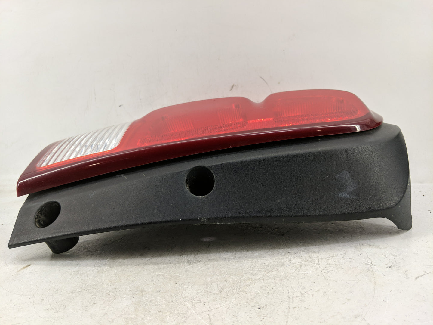 2007 Chevrolet Uplander Tail Light Assembly Driver Left OEM P/N:15787131 Fits OEM Used Auto Parts - Oemusedautoparts1.com