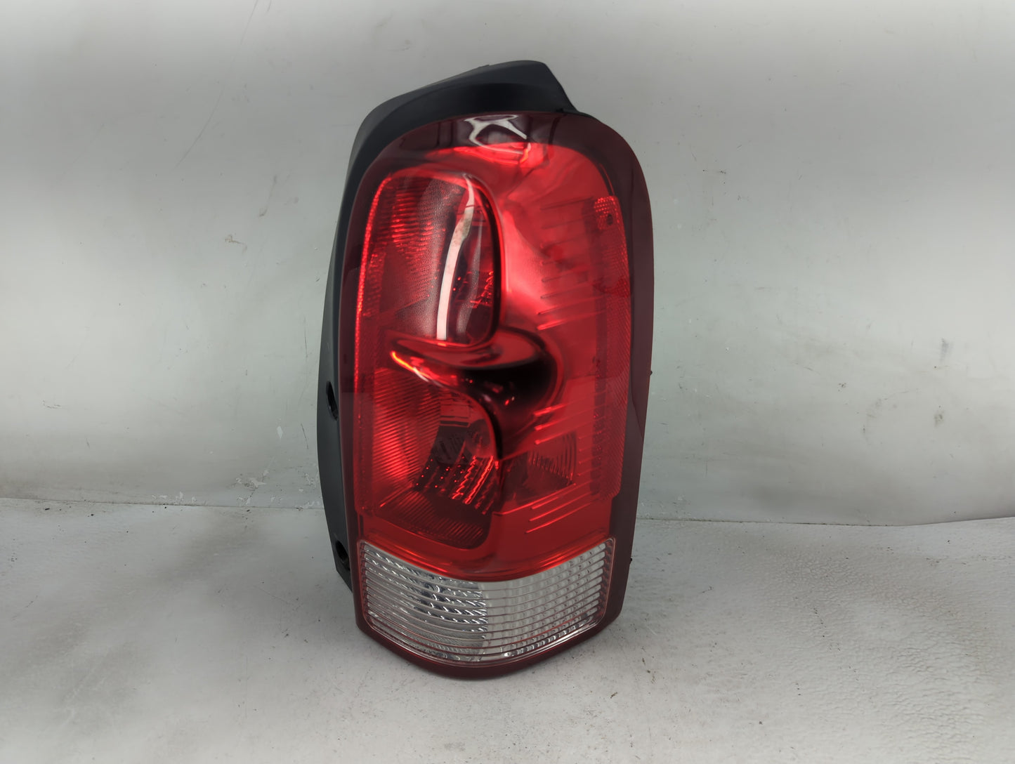 2007 Chevrolet Uplander Tail Light Assembly Passenger Right OEM P/N:3057KX Fits OEM Used Auto Parts - Oemusedautoparts1.com