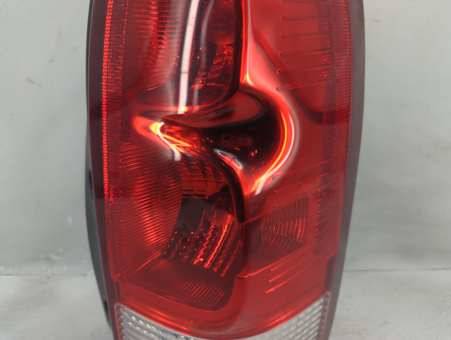 2007 Chevrolet Uplander Tail Light Assembly Passenger Right OEM P/N:3057KX Fits OEM Used Auto Parts - Oemusedautoparts1.com