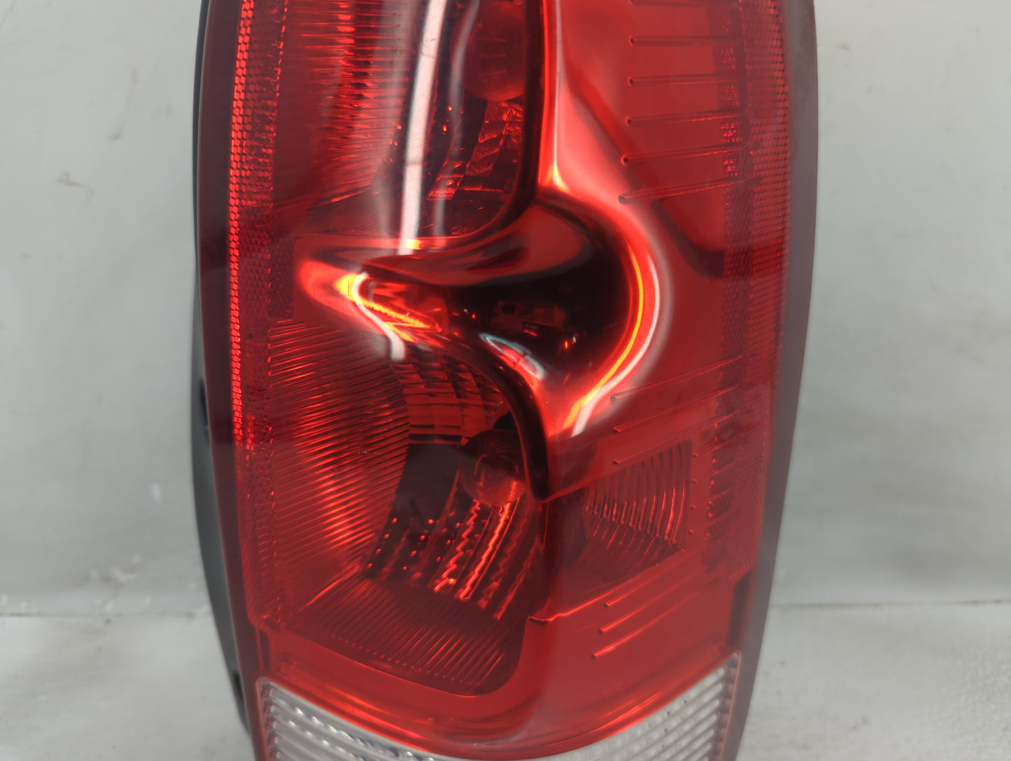 2007 Chevrolet Uplander Tail Light Assembly Passenger Right OEM P/N:3057KX Fits OEM Used Auto Parts - Oemusedautoparts1.com