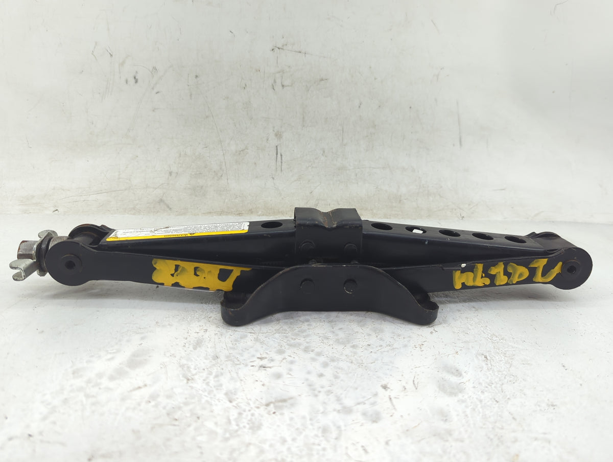 2007 Chrysler 200 Spare Scissor Car Jack - Oemusedautoparts1.com