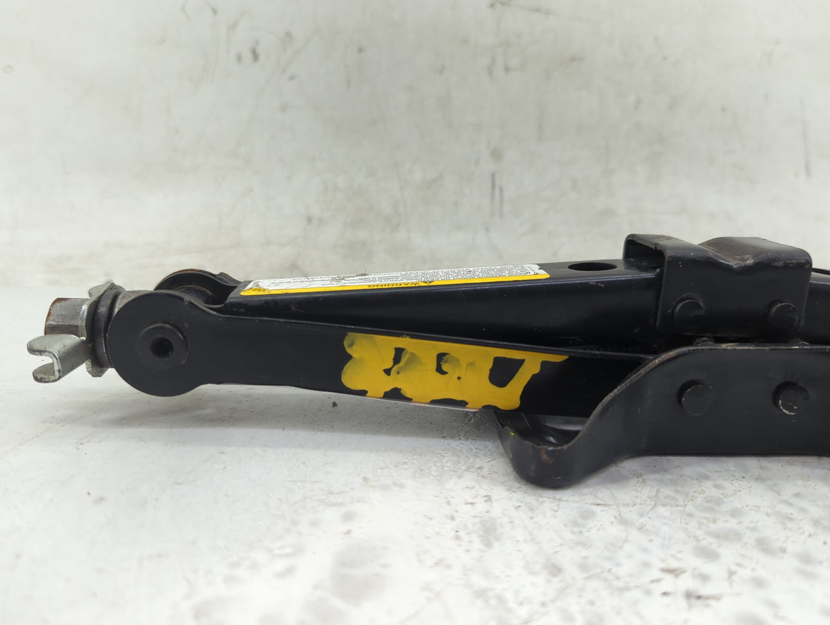 2007 Chrysler 200 Spare Scissor Car Jack - Oemusedautoparts1.com