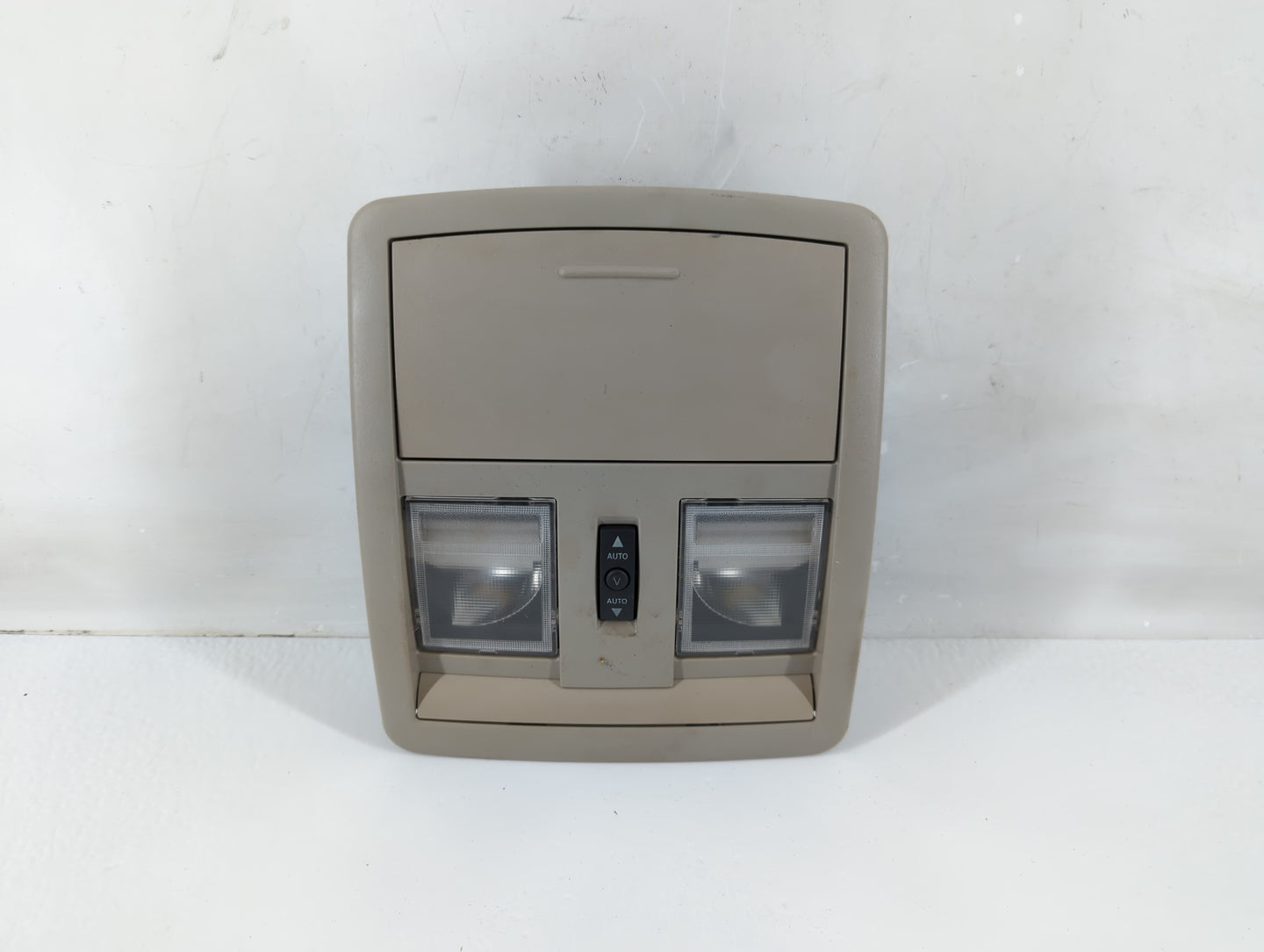 2005-2007 Chrysler 300 Overhead Roof Console Interior Dome Light - Oemusedautoparts1.com