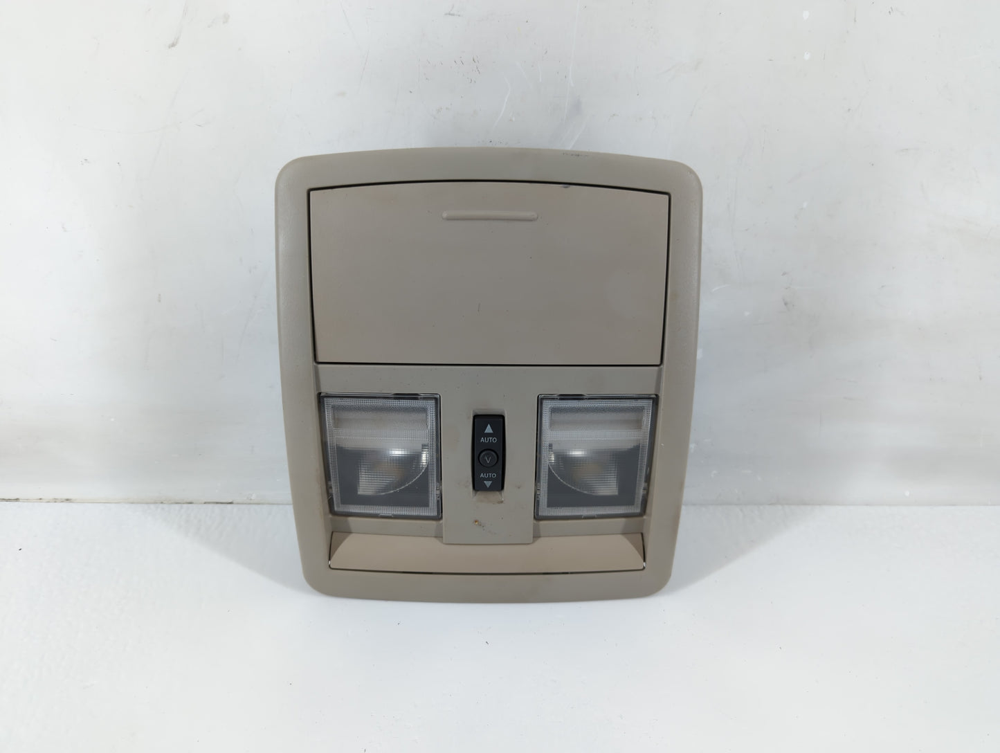 2005-2007 Chrysler 300 Overhead Roof Console Interior Dome Light - Oemusedautoparts1.com