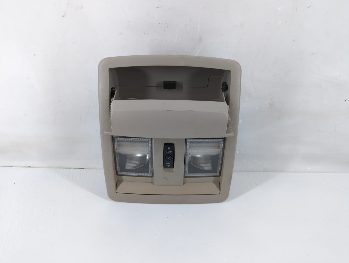 2005-2007 Chrysler 300 Overhead Roof Console Interior Dome Light - Oemusedautoparts1.com