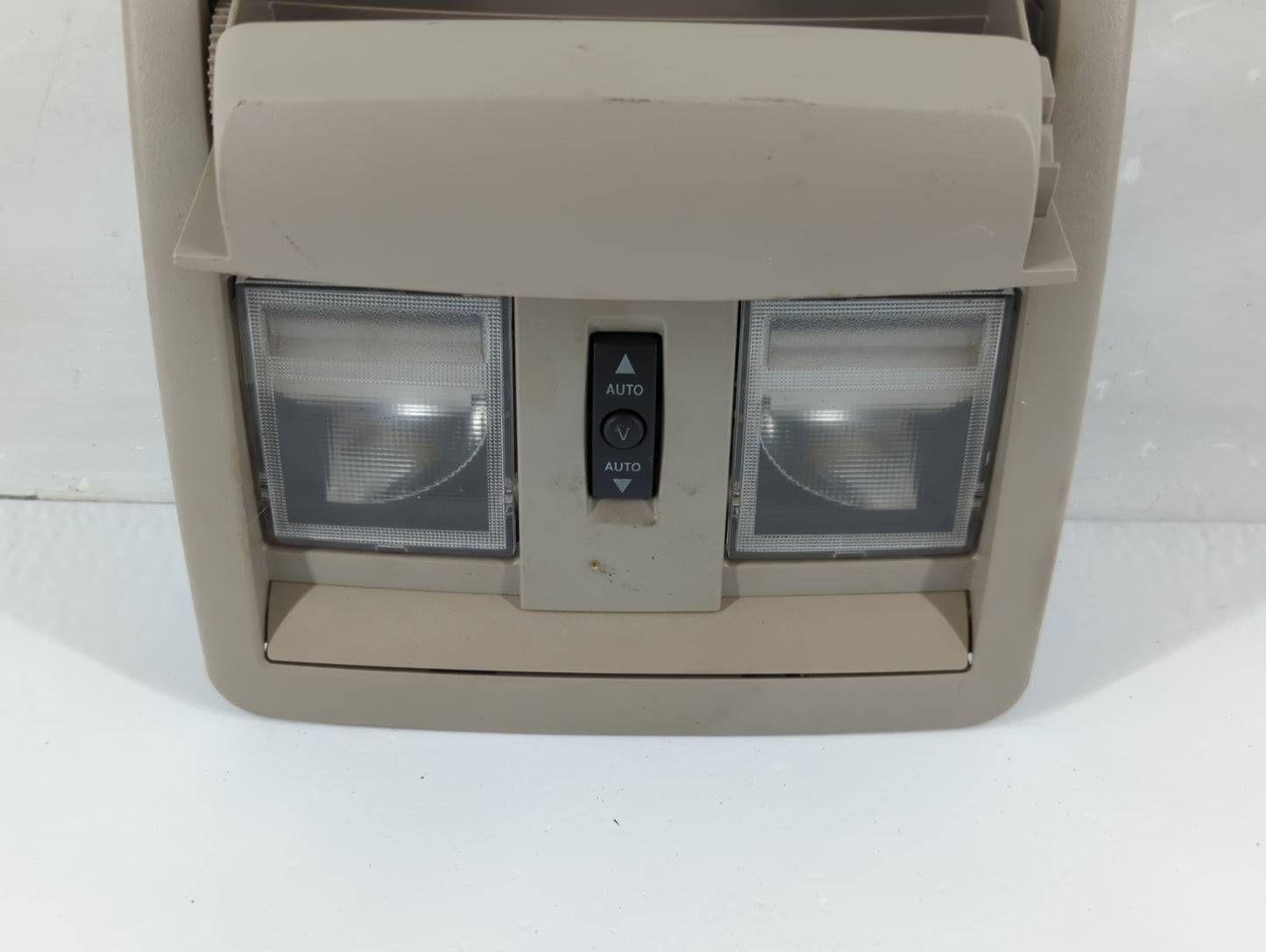2005-2007 Chrysler 300 Overhead Roof Console Interior Dome Light - Oemusedautoparts1.com