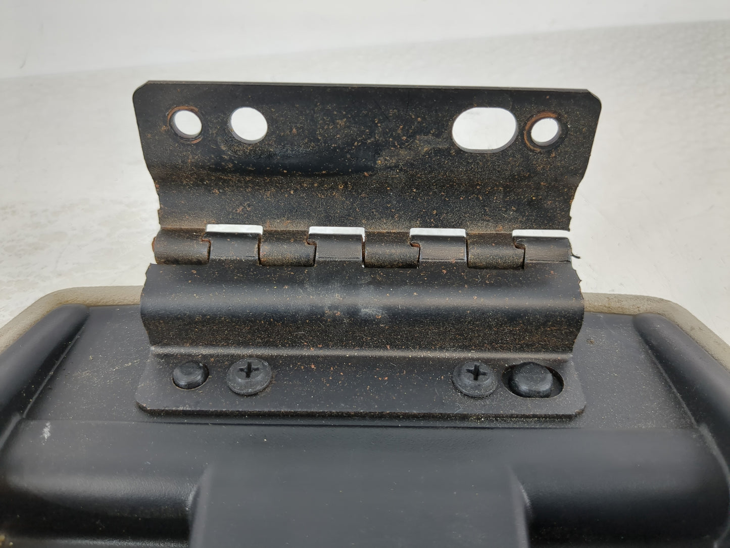 2006-2007 Chrysler 300 Center Floor Console Fits Fits 2006 2007 OEM Used Auto Parts - Oemusedautoparts1.com