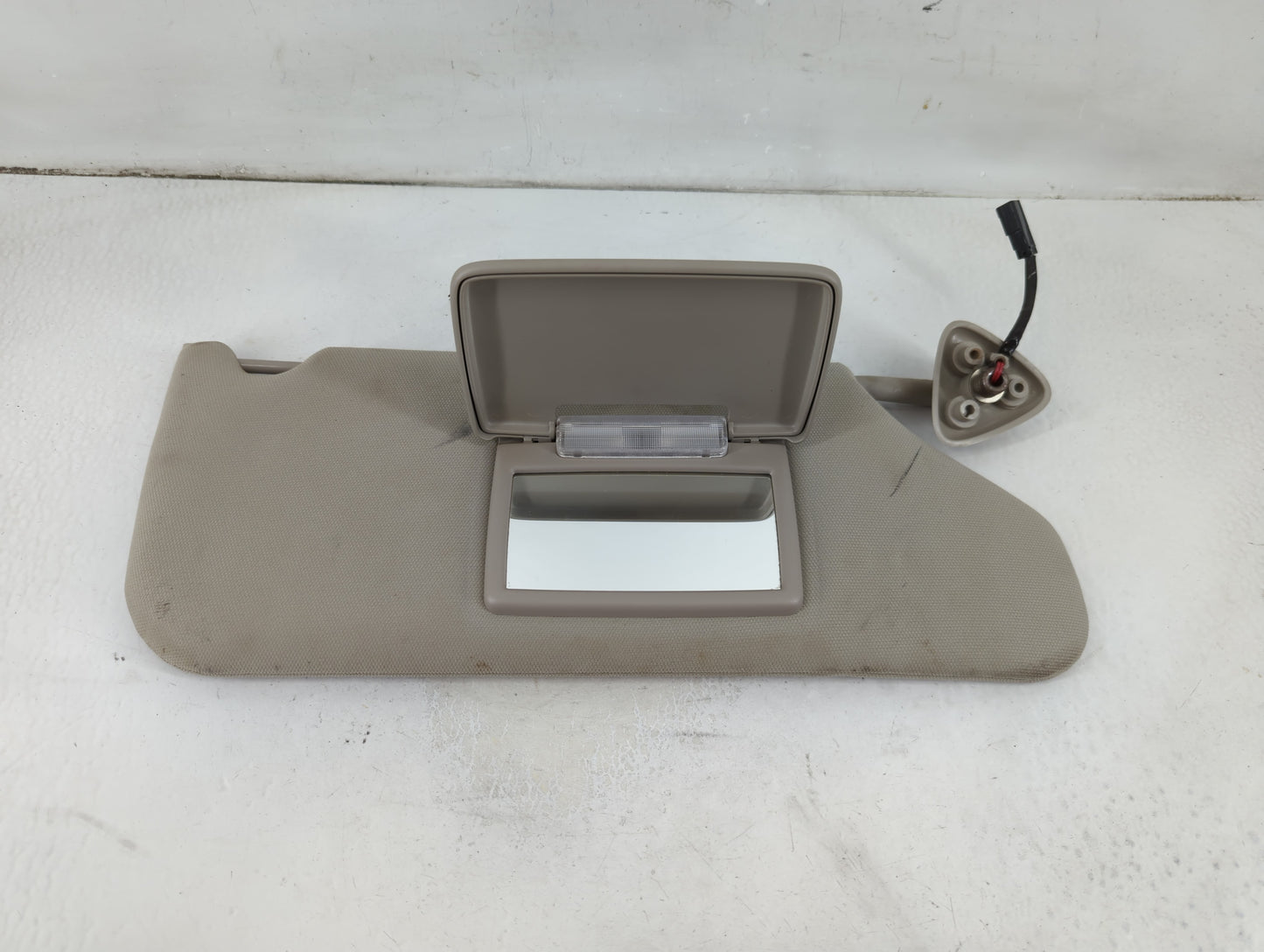 2005-2007 Chrysler 300 Sun Visor Shade Replacement Passenger Right Mirror Fits Fits 2005 2006 2007 OEM Used Auto Parts - Oem